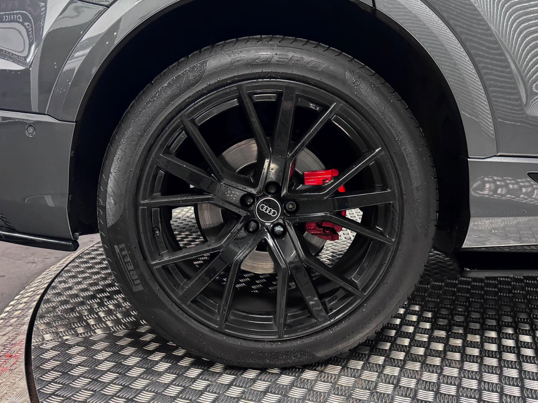 Audi Q8 view 57
