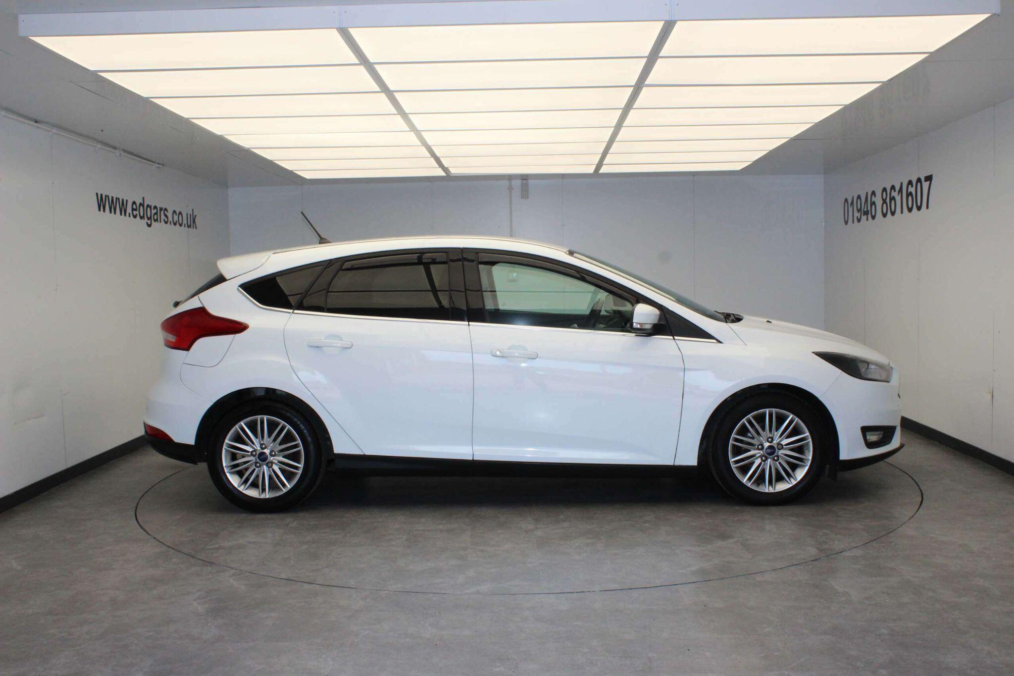 Ford Focus view 2