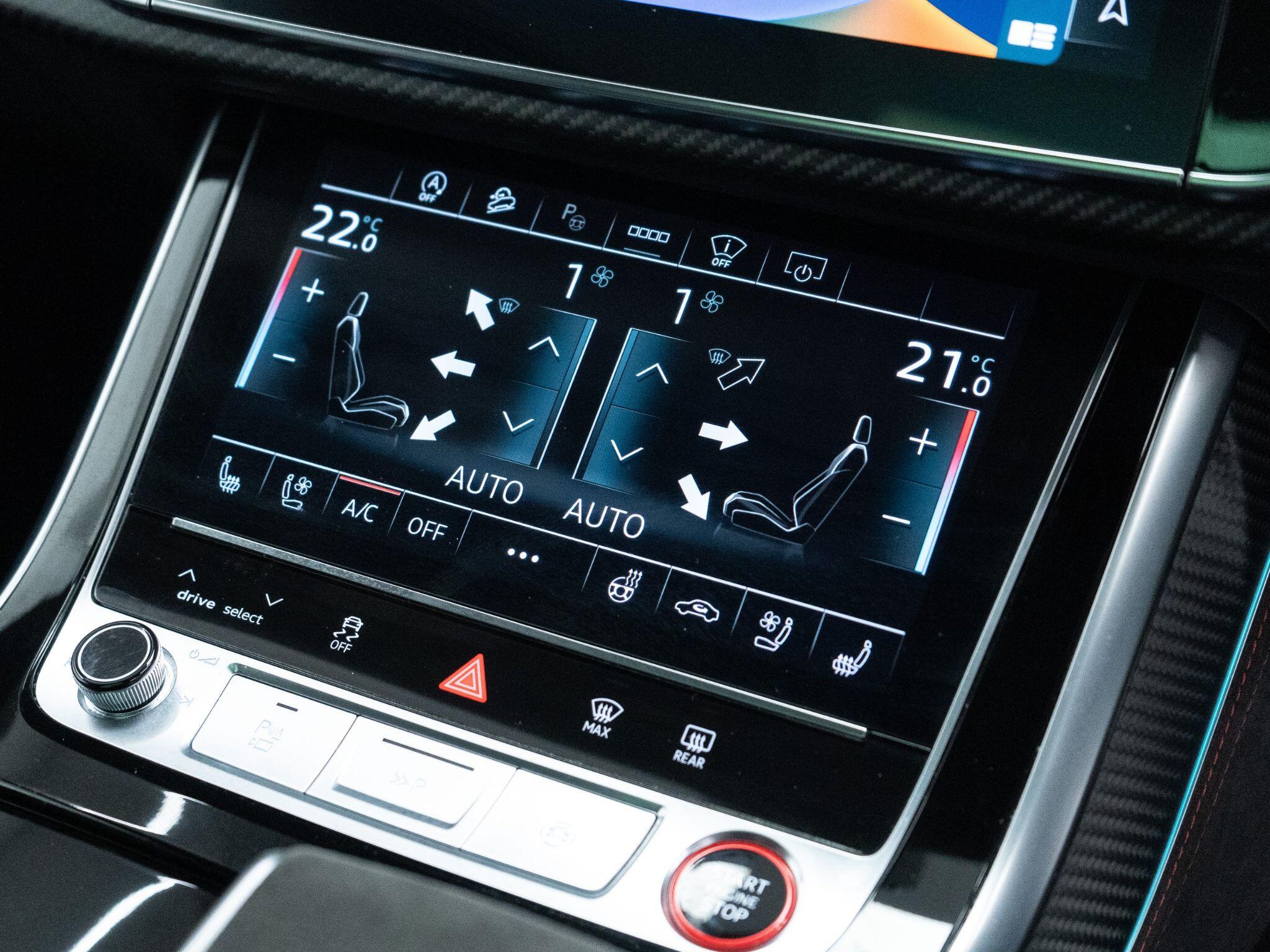 Audi RS Q8 view 26