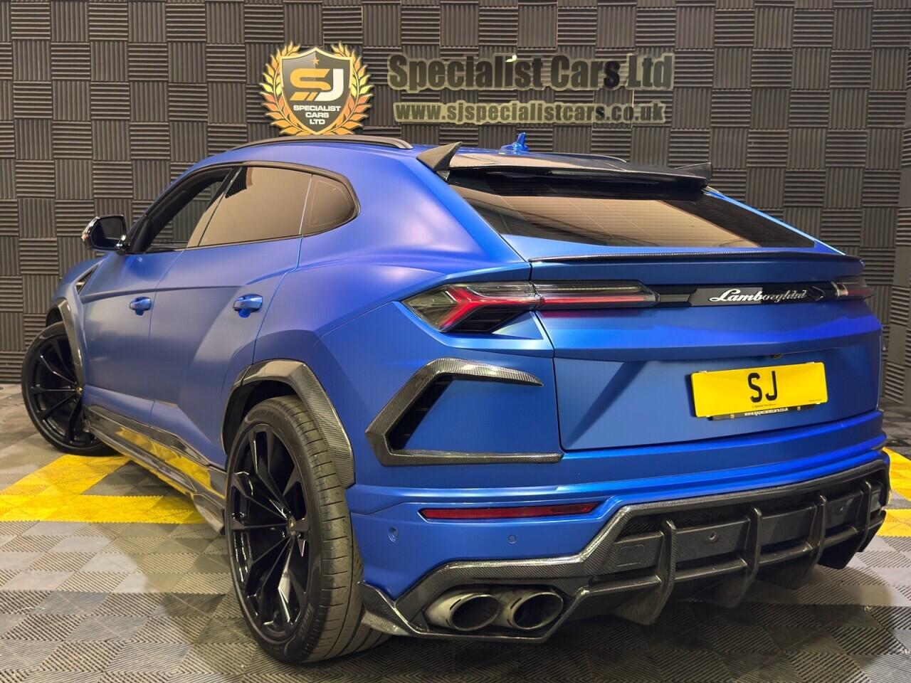 Lamborghini Urus view 33