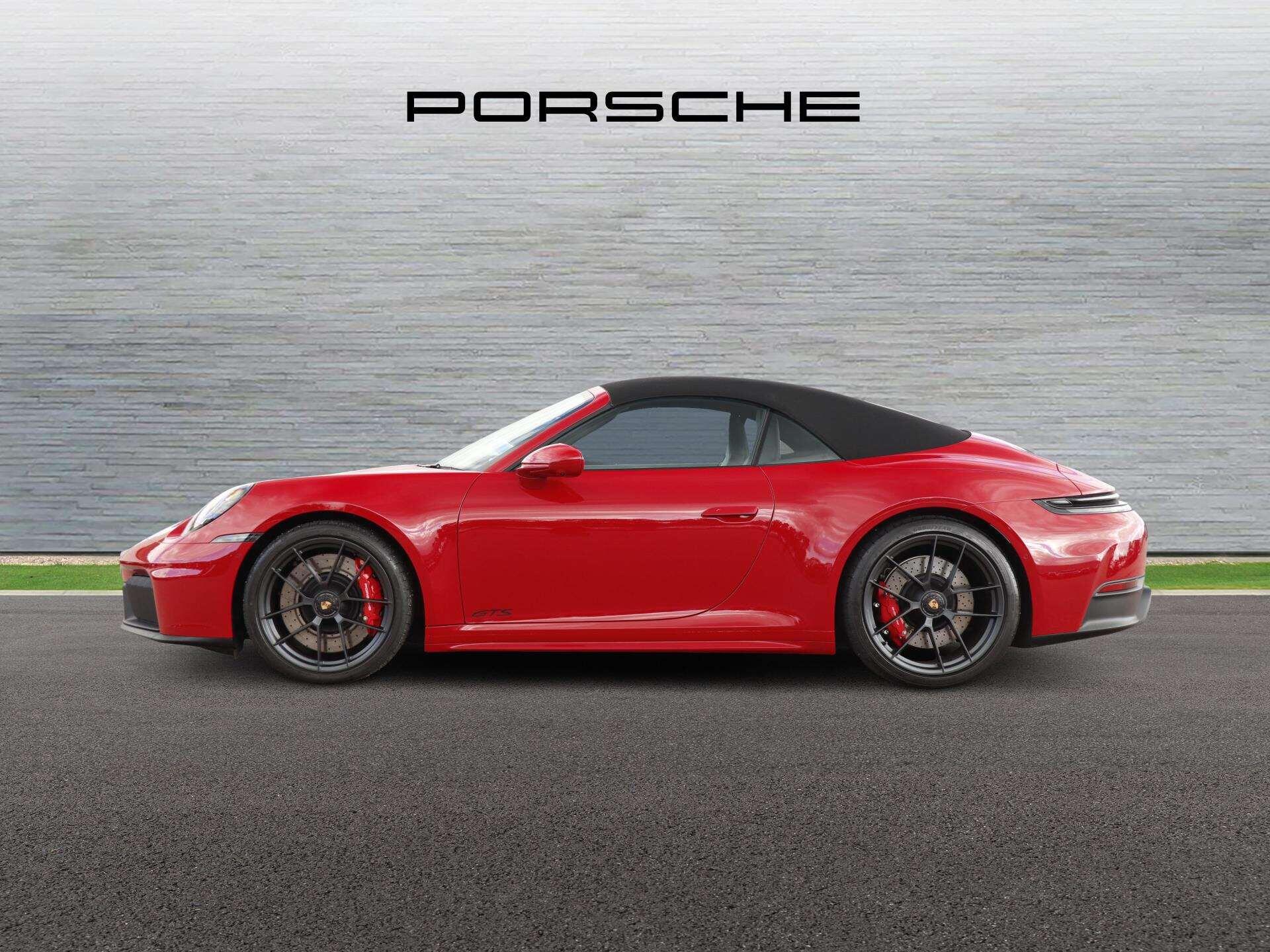 Porsche 911 view 6
