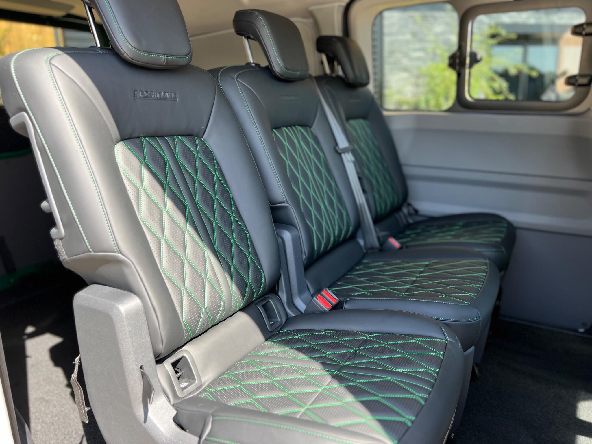 Volkswagen Transporter view 9