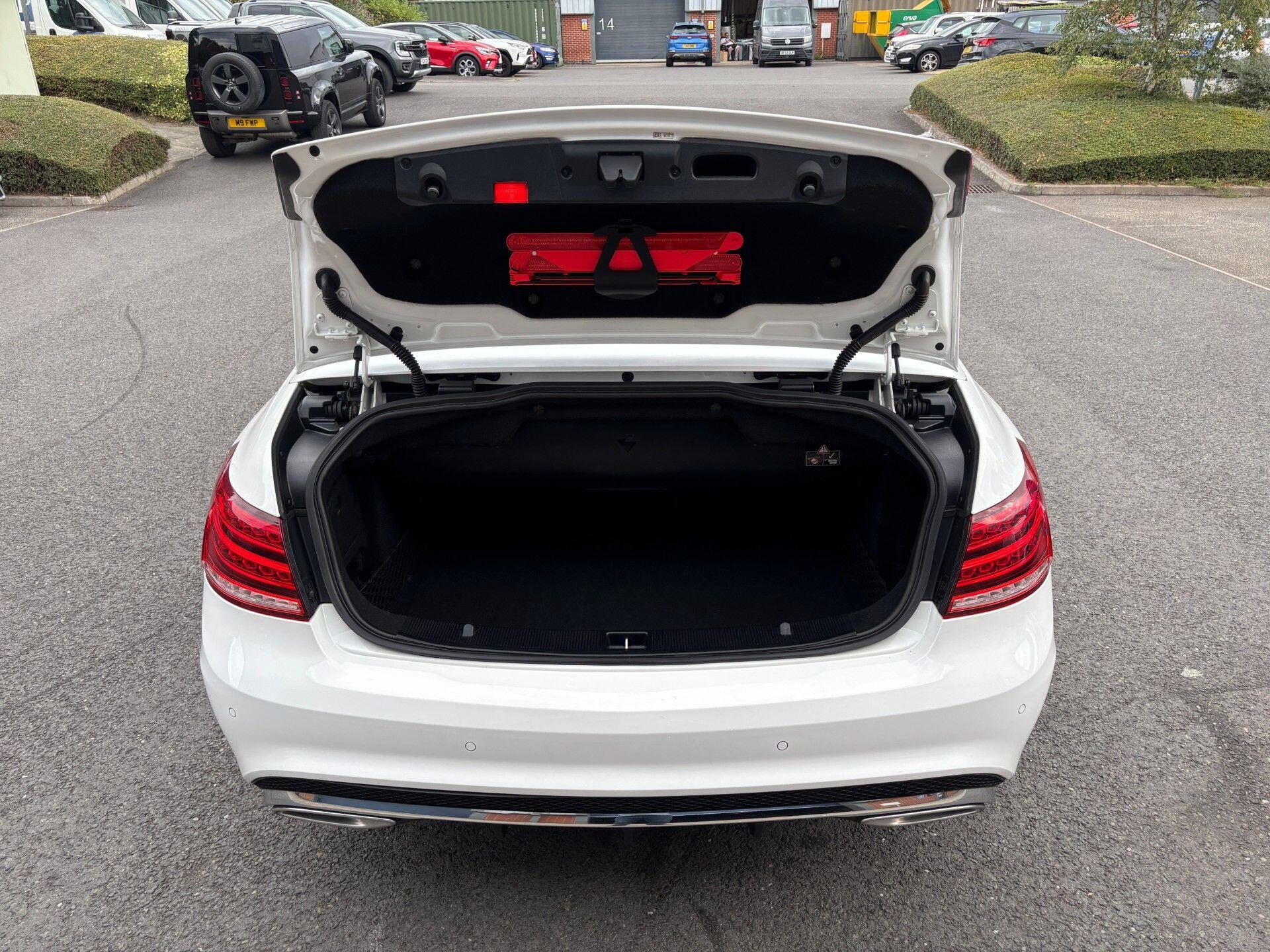 Mercedes-Benz E Class view 31