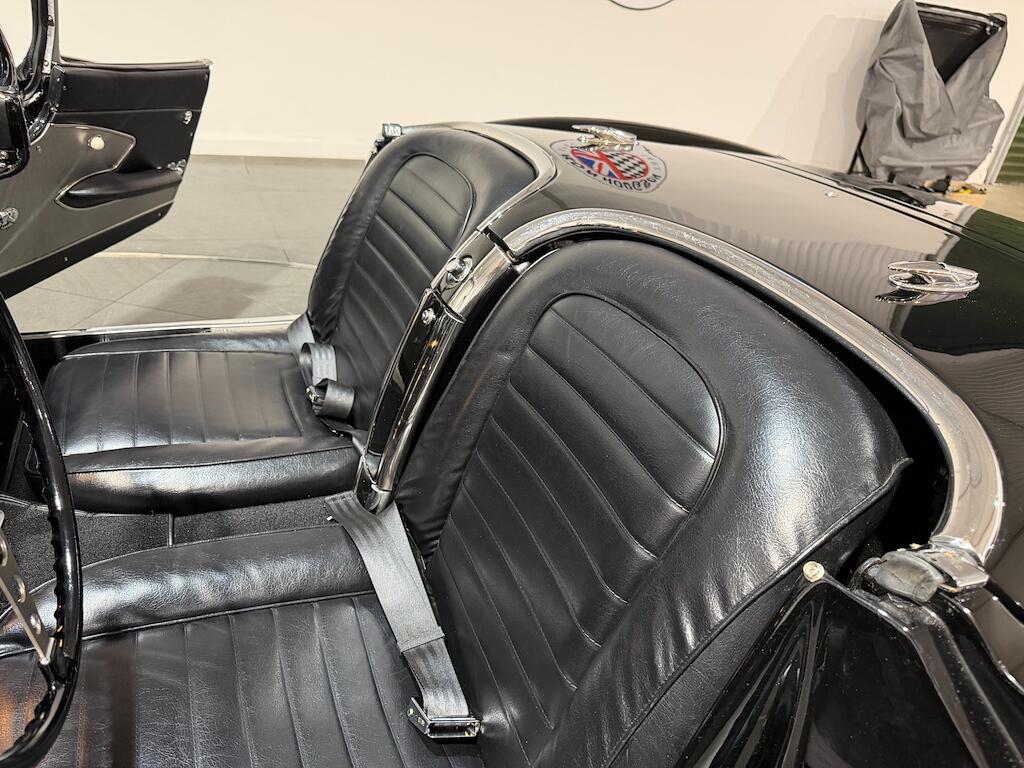 Chevrolet Corvette view 39