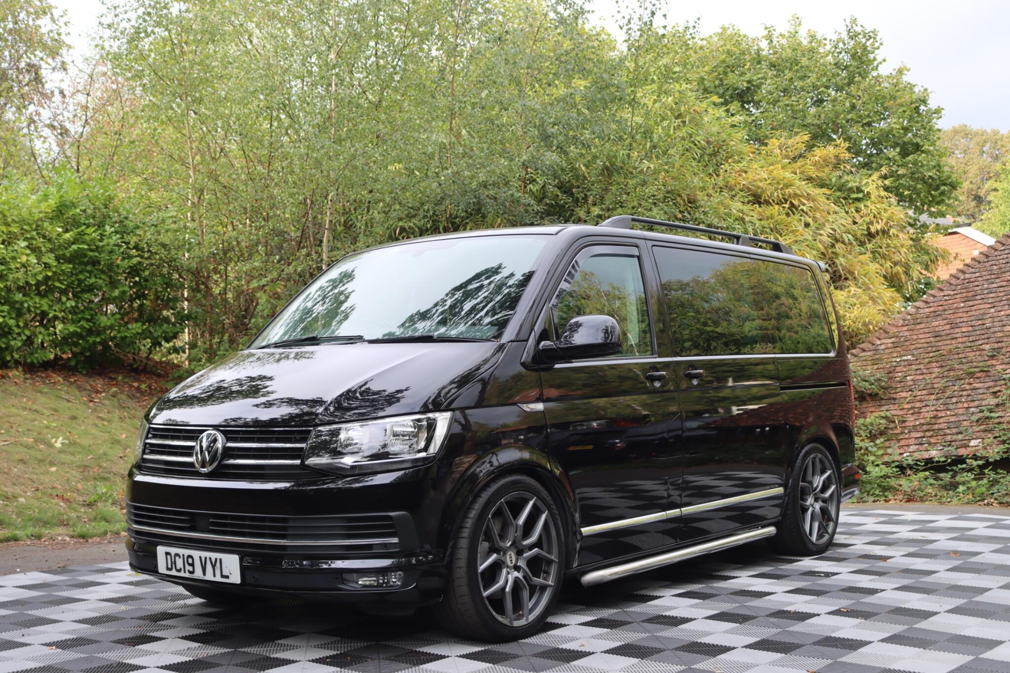 Volkswagen Caravelle view 16