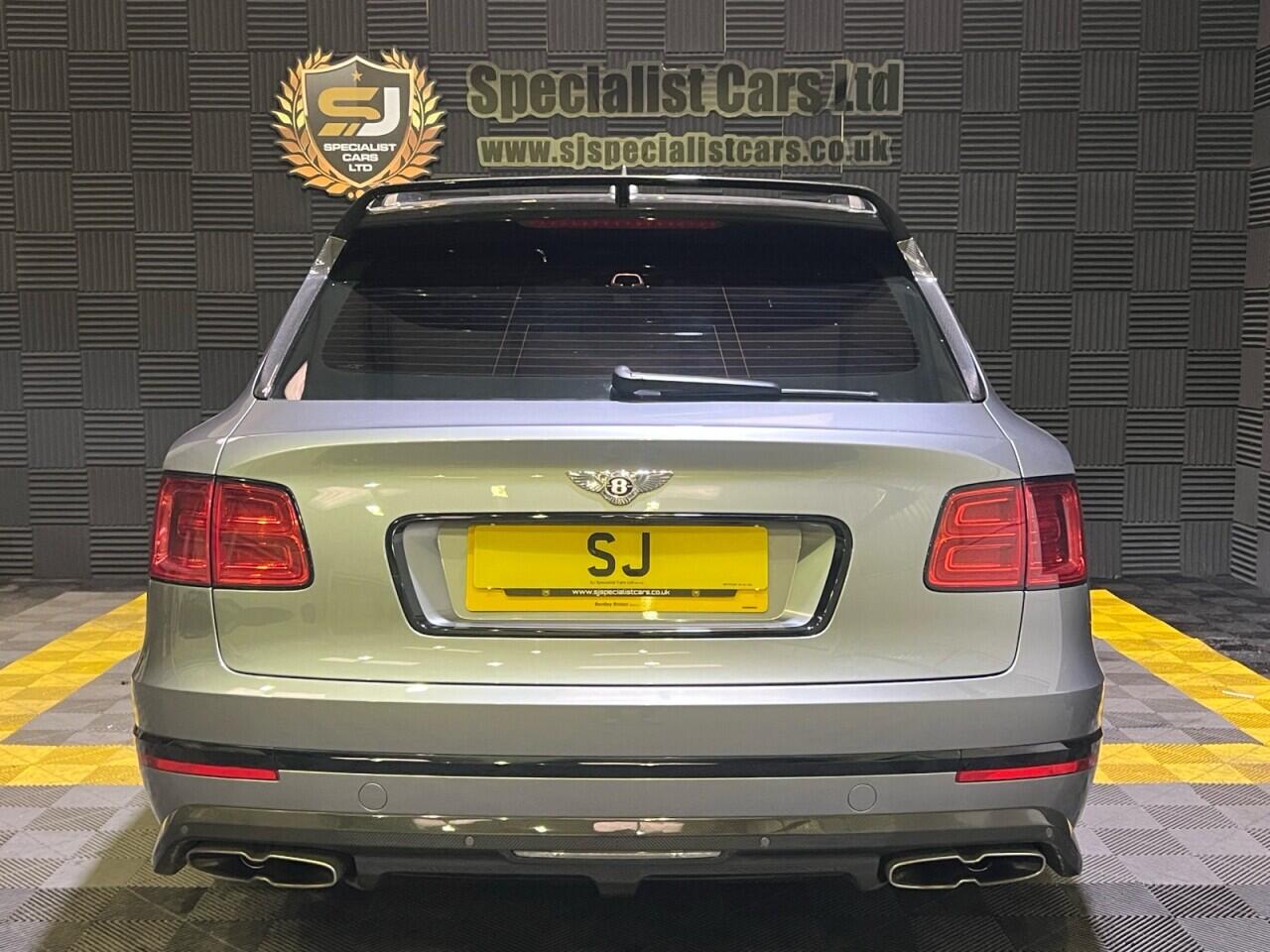 Bentley Bentayga view 3