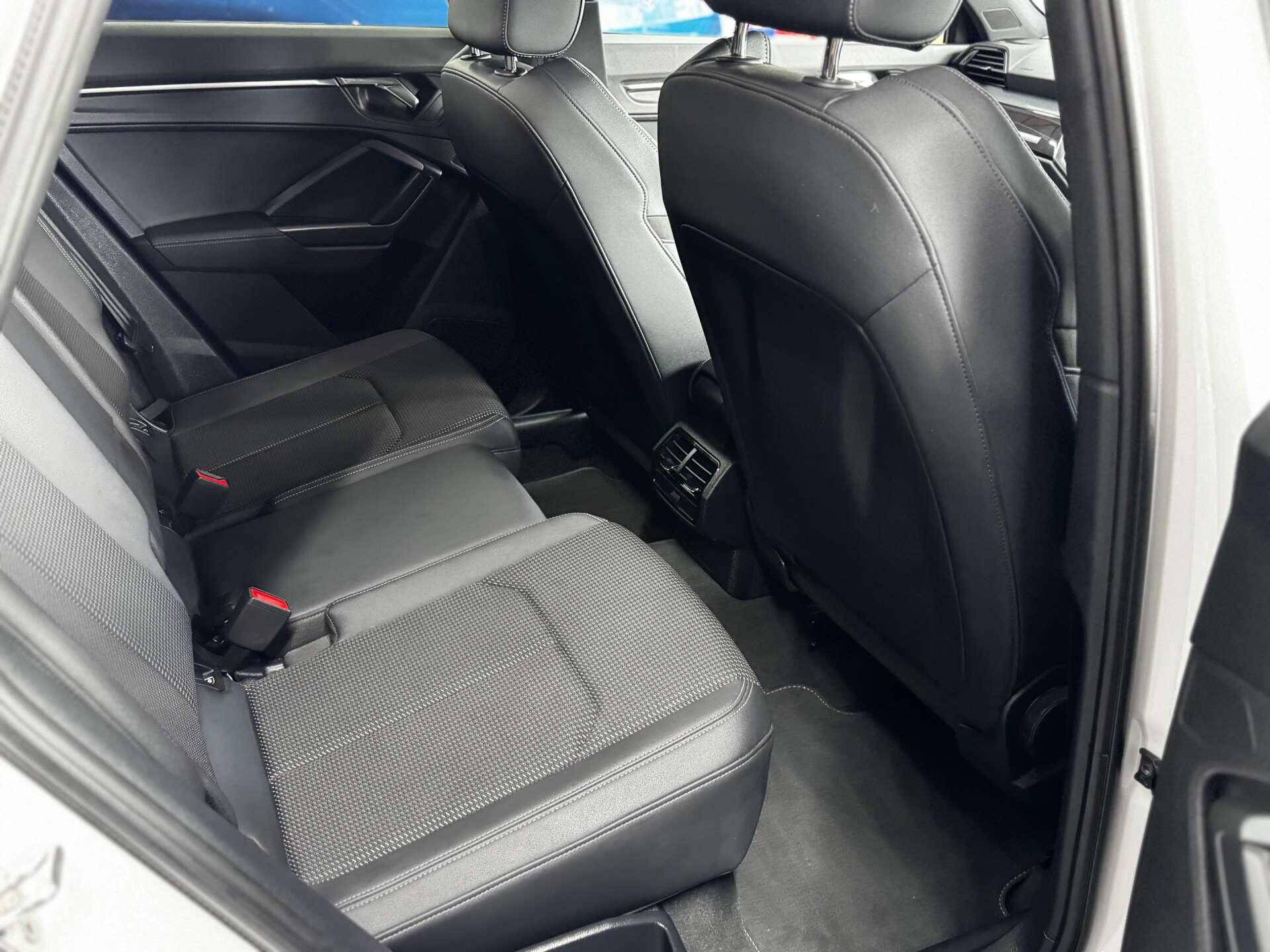 Audi Q3 view 54
