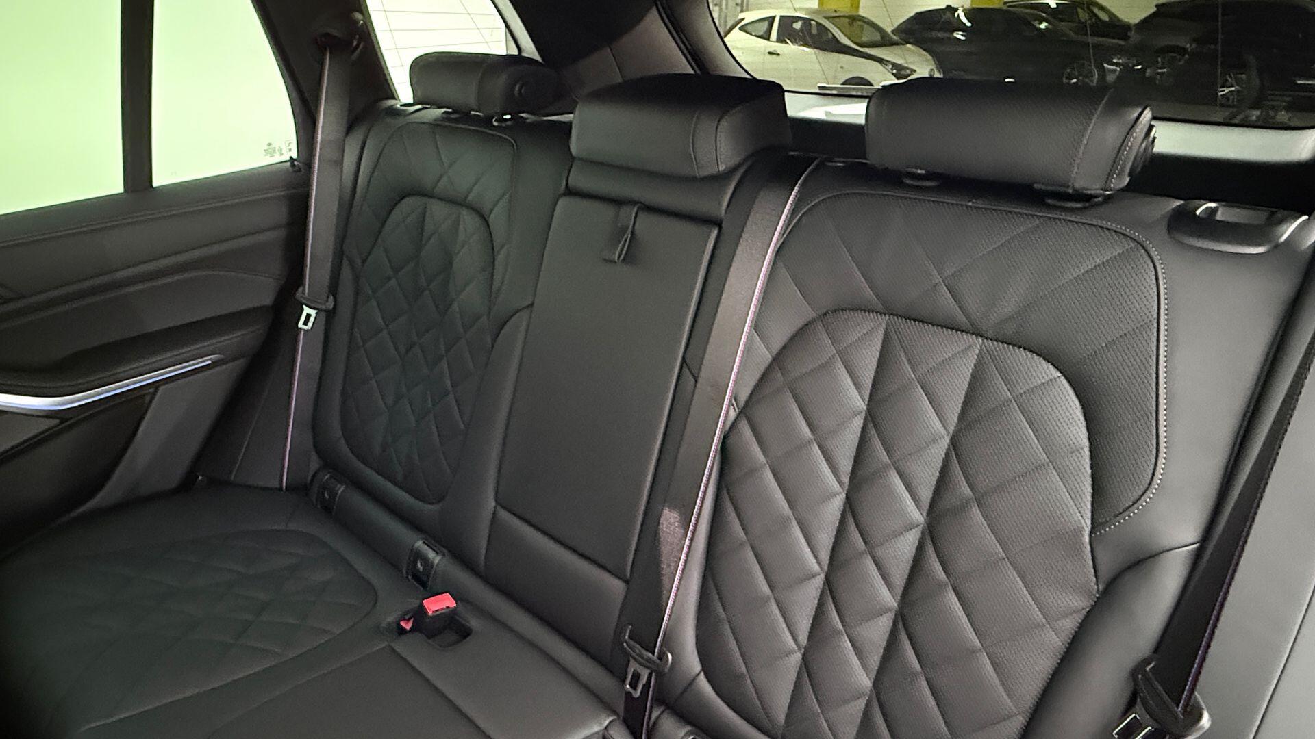BMW X5 view 12