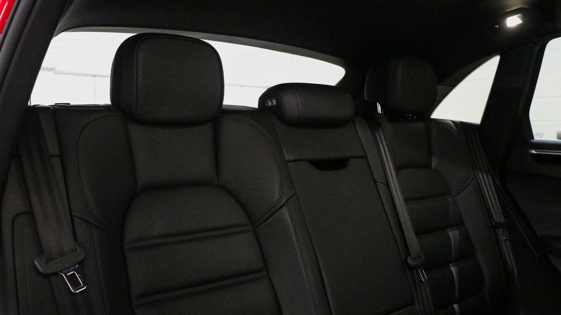 Porsche Macan view 14