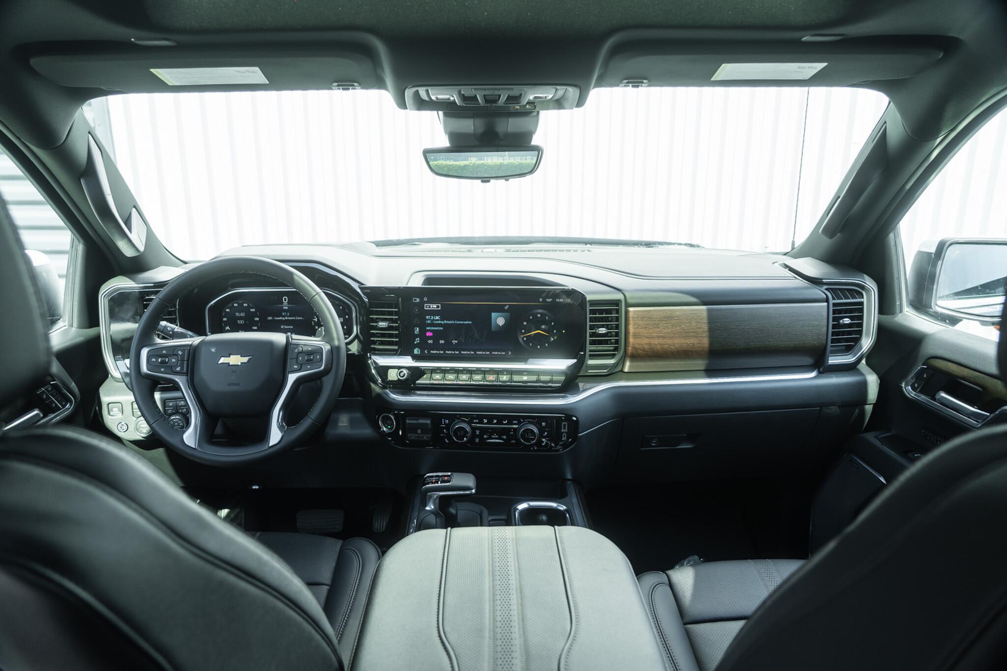 Chevrolet Silverado view 33