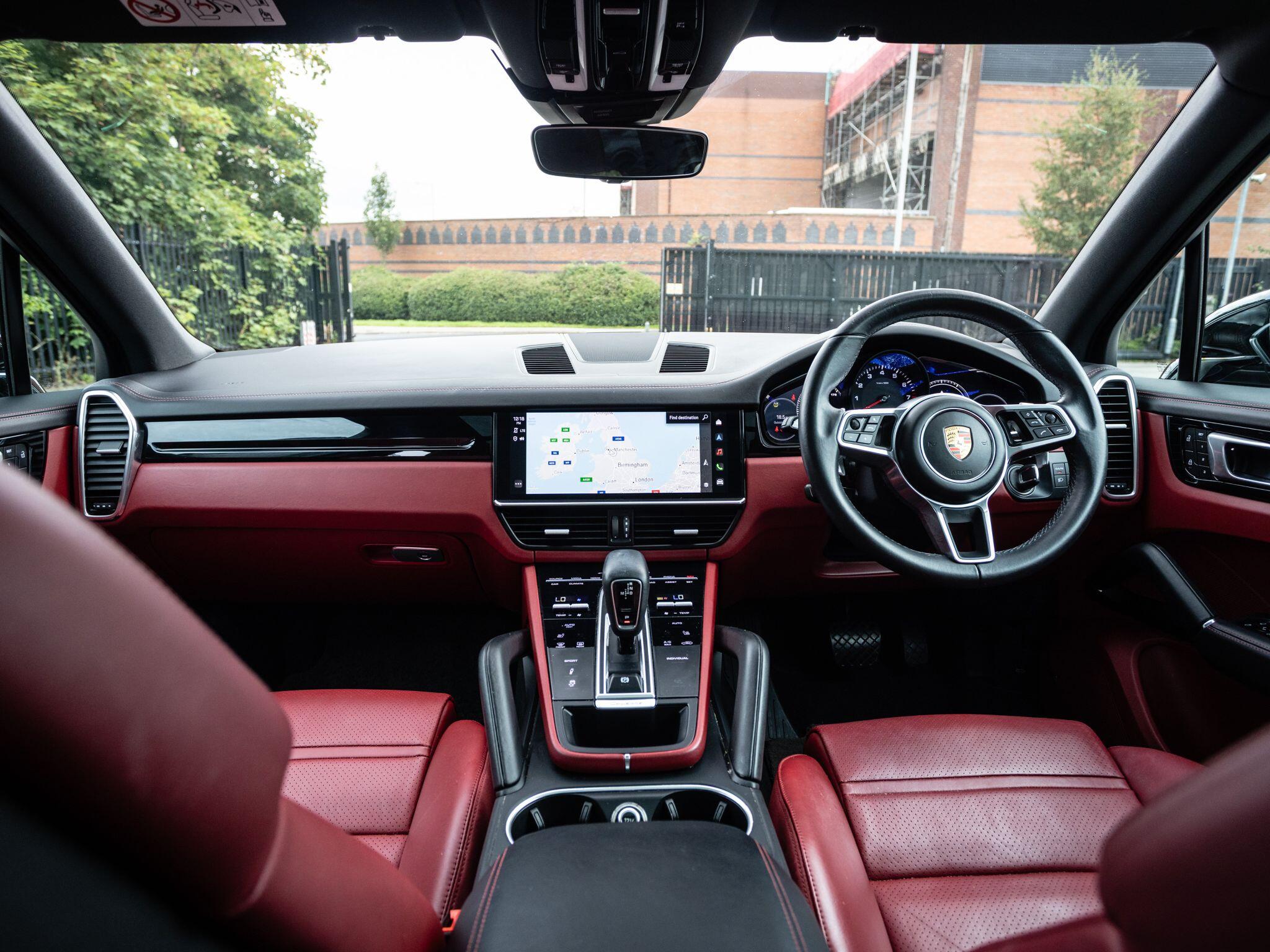 Porsche Cayenne view 11
