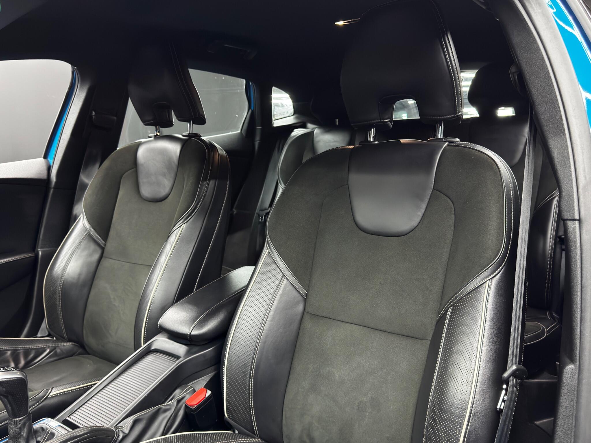 Volvo V40 view 14