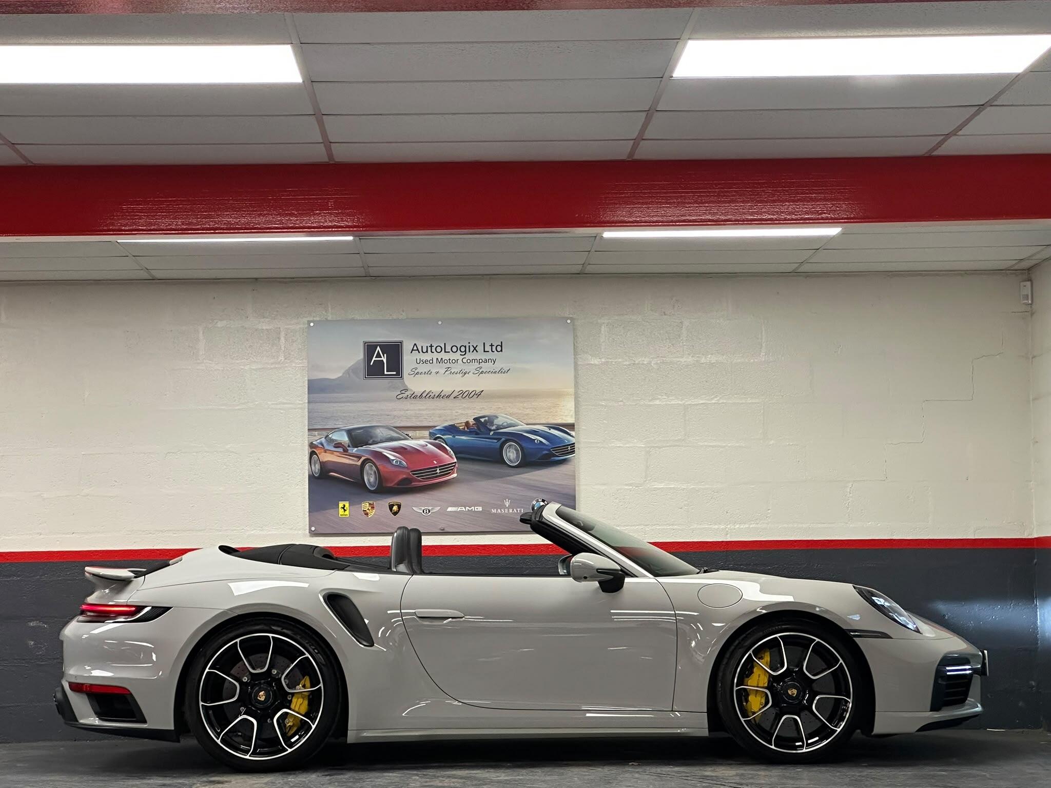 Porsche 911 view 8