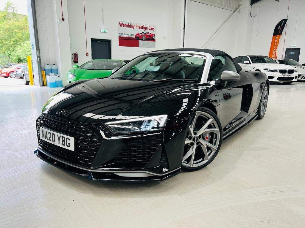 Audi R8 view 2