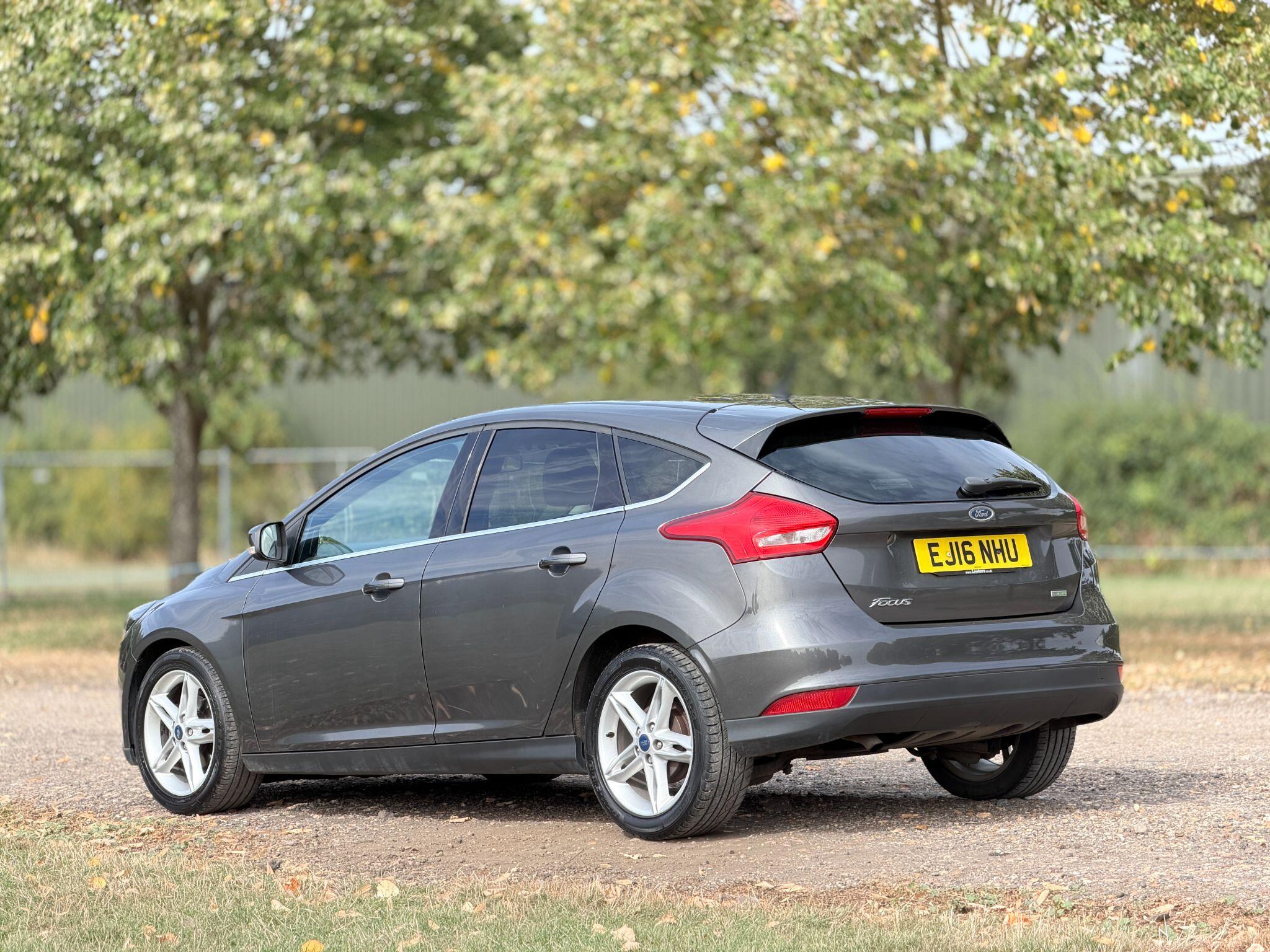Ford Focus view 8