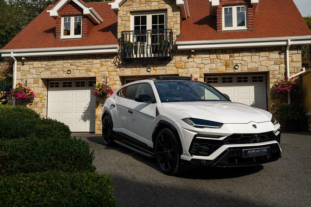 Lamborghini Urus view 94