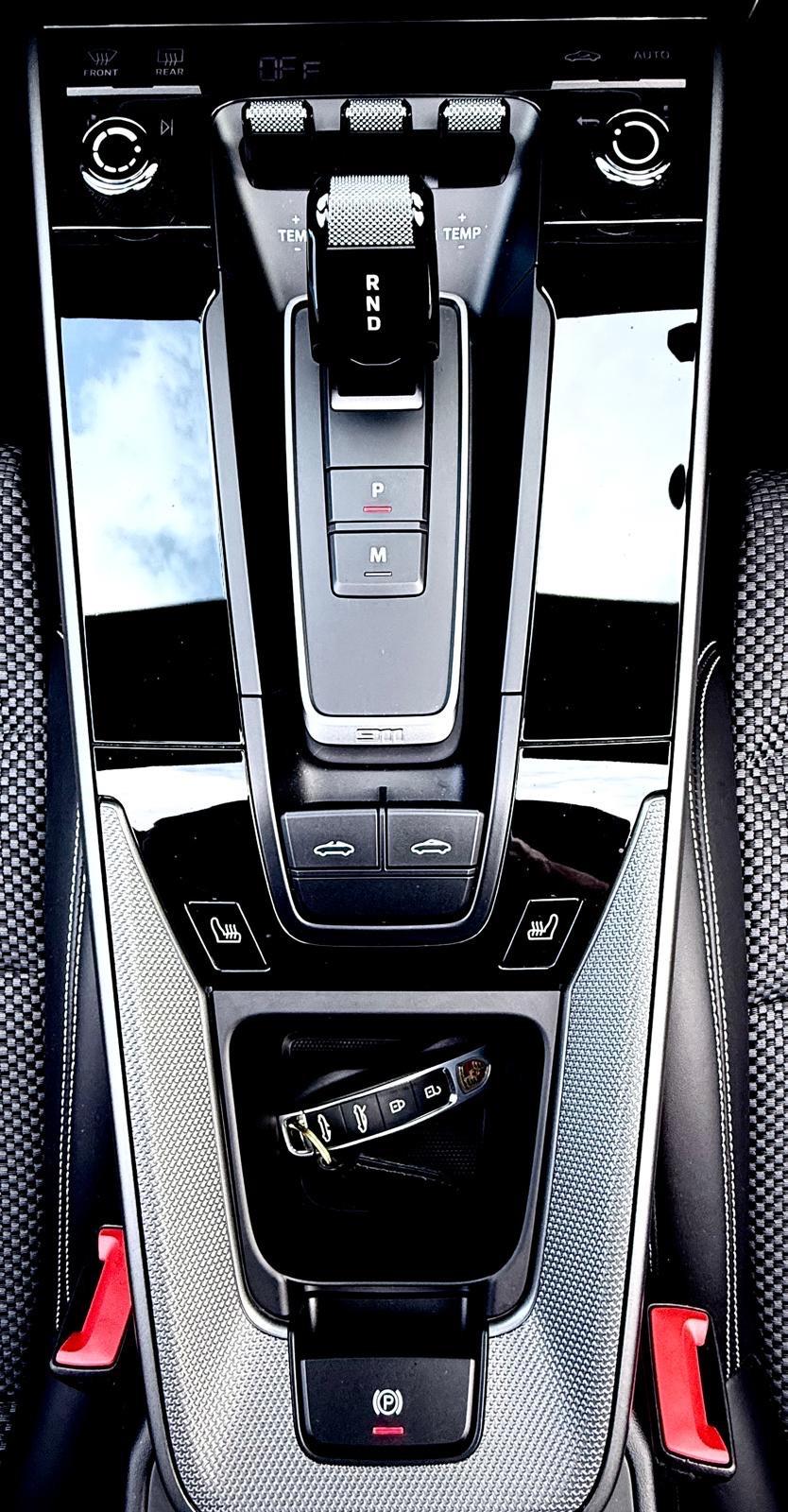 Porsche 911 view 69