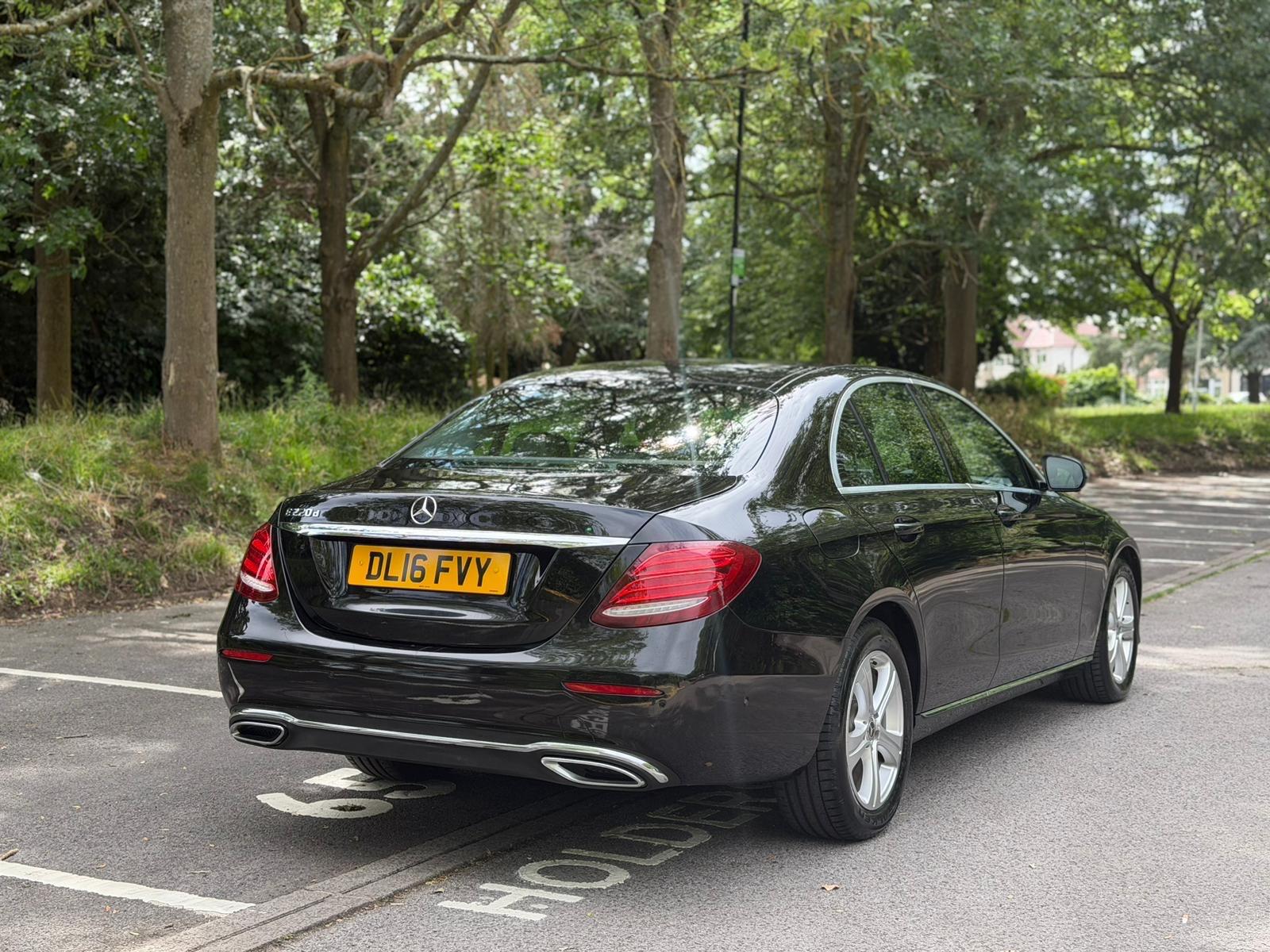 Mercedes-Benz E-Class view 3