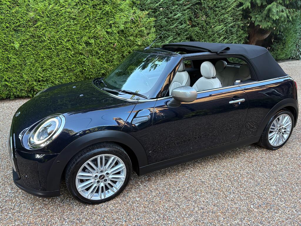 Mini Convertible view 22