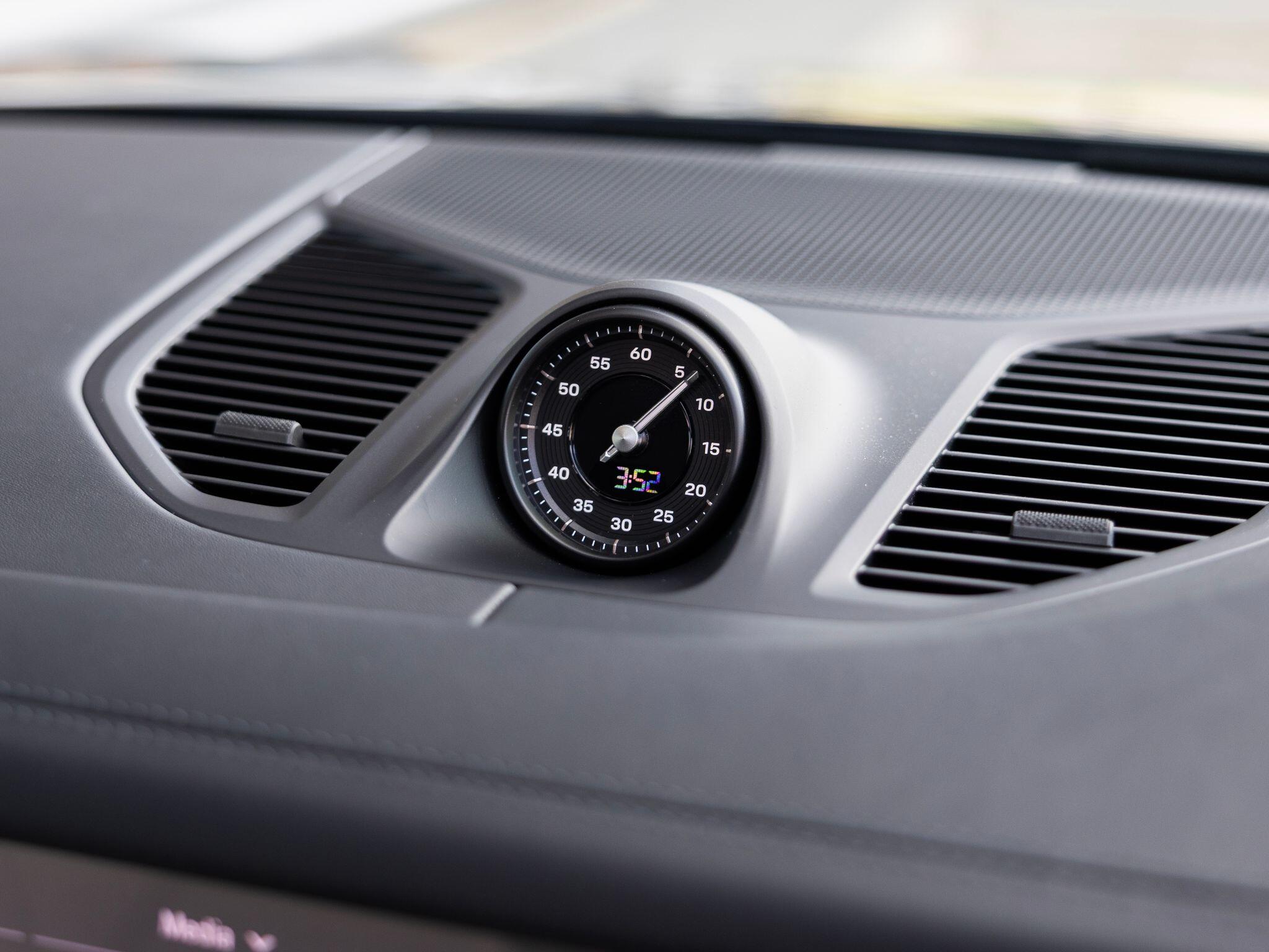 Porsche Cayenne view 36
