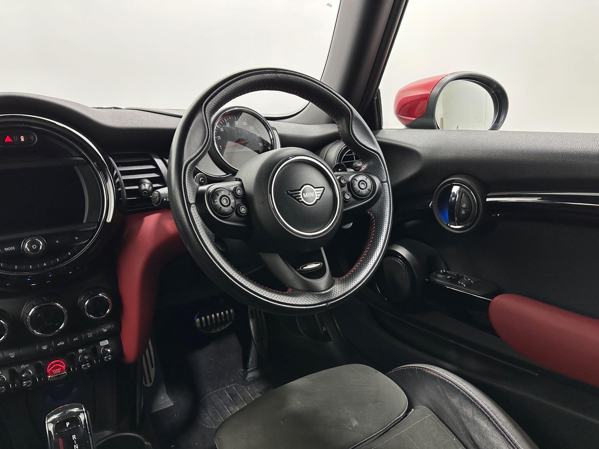 Mini Hatch view 12