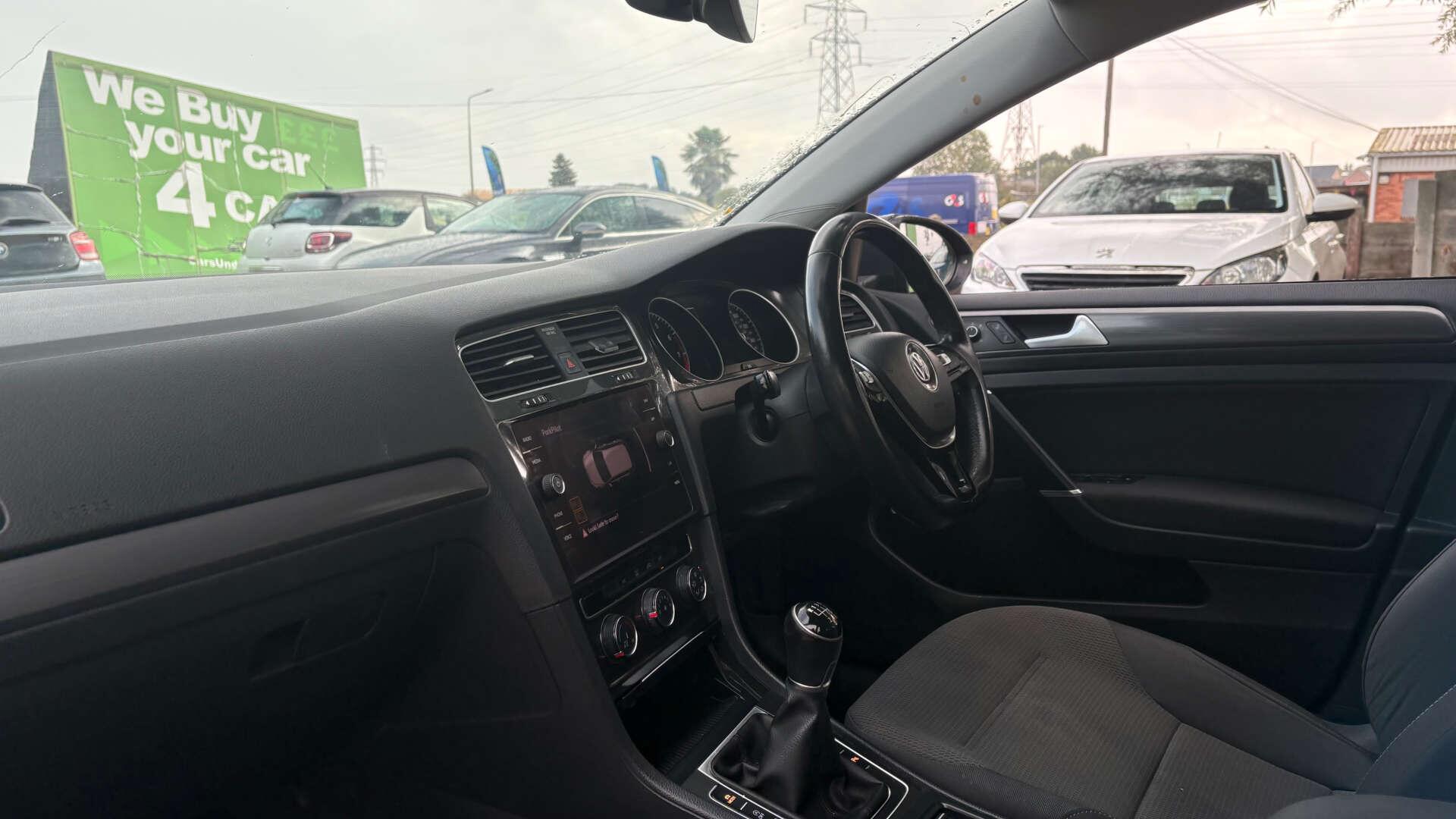 Volkswagen Golf view 13