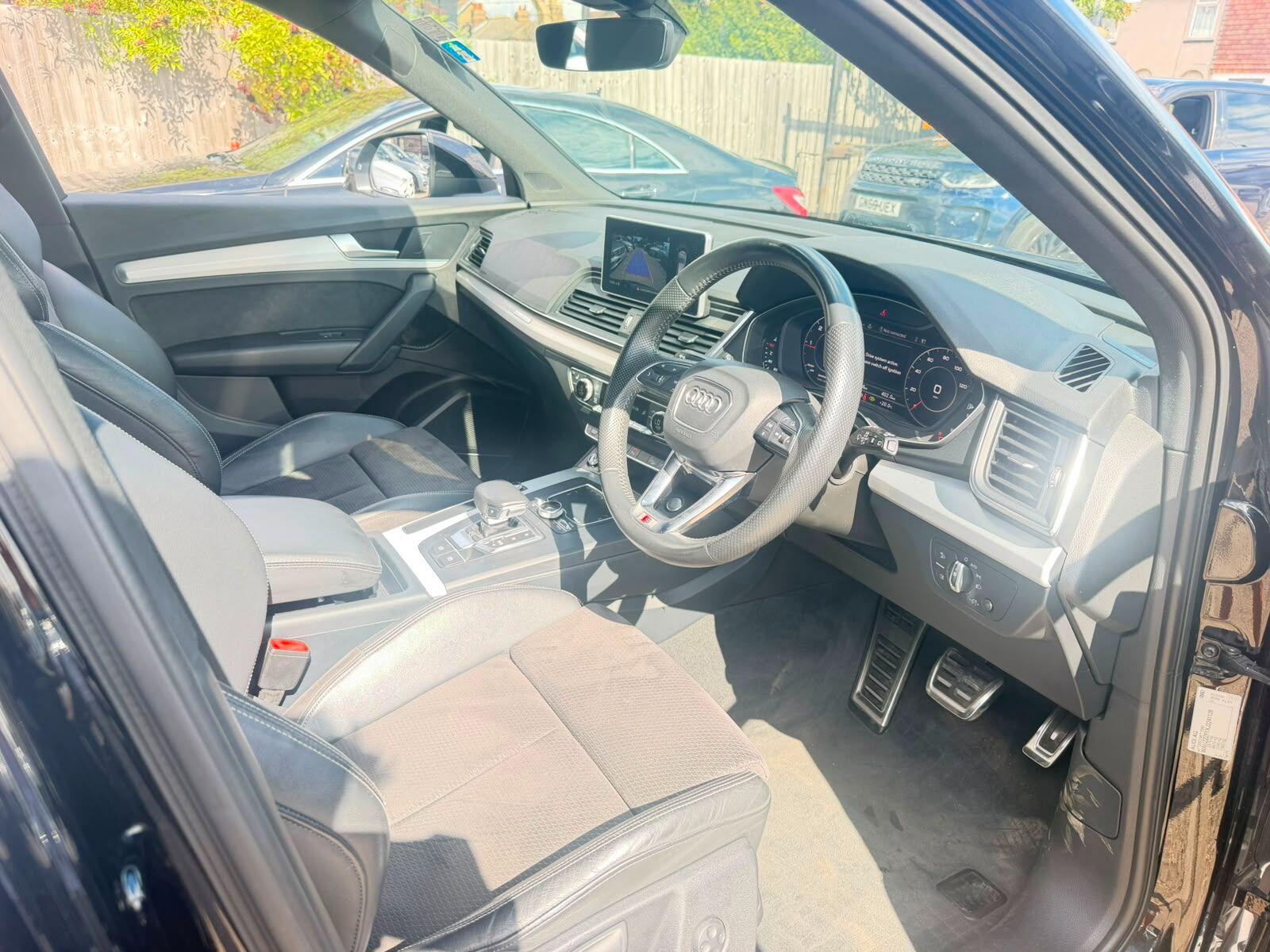 Audi Q5 view 13