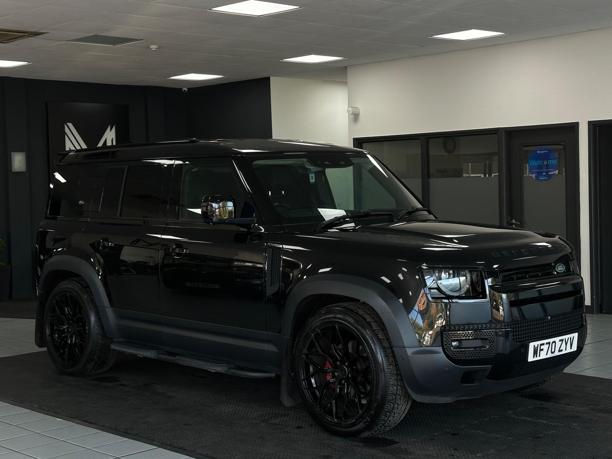 Land Rover Defender 110 view 5
