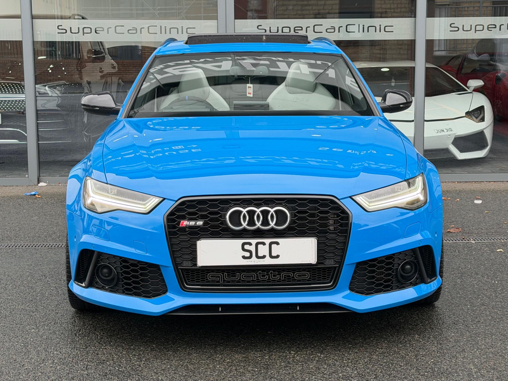 Audi RS6 Avant view 6
