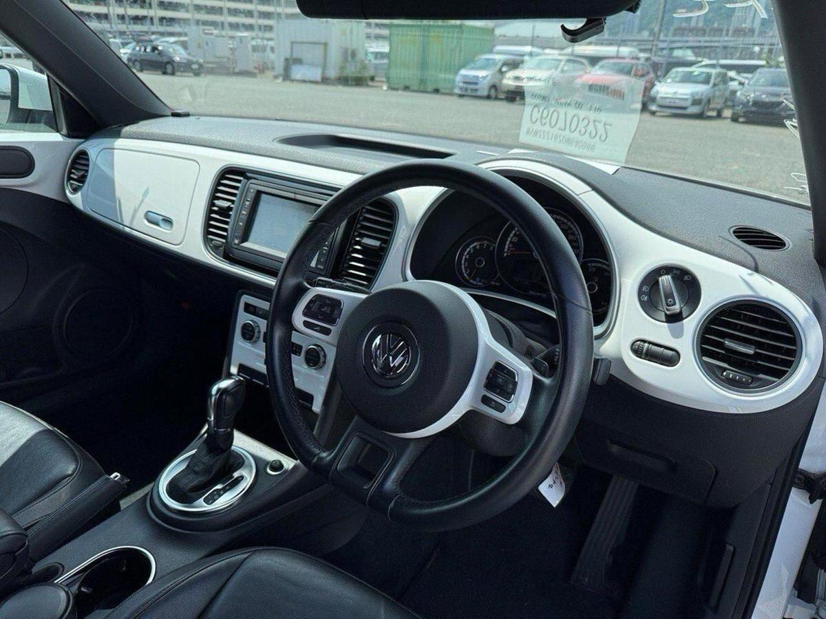 Volkswagen Beetle view 12