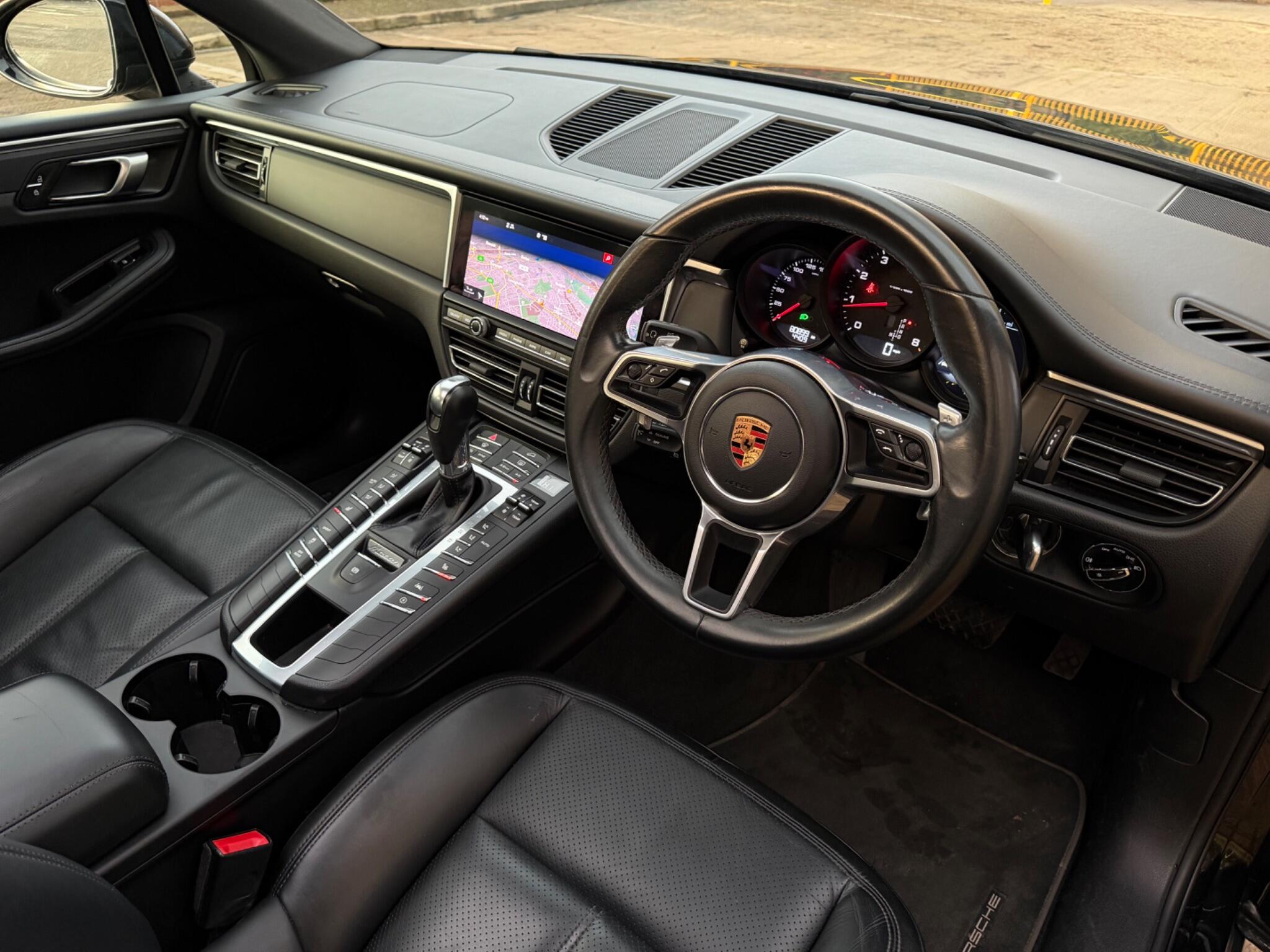 Porsche Macan view 19