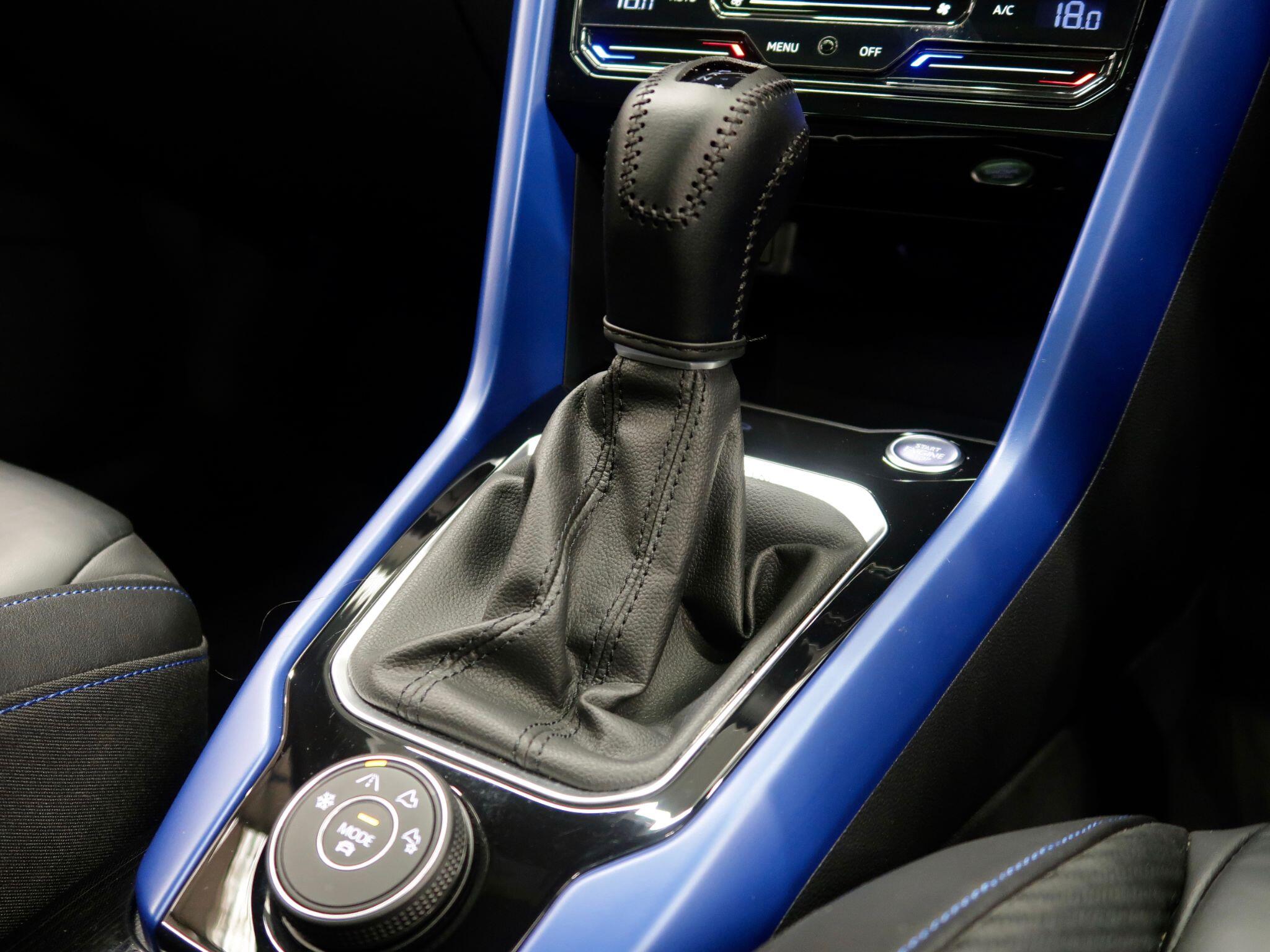 Volkswagen T-Roc view 32