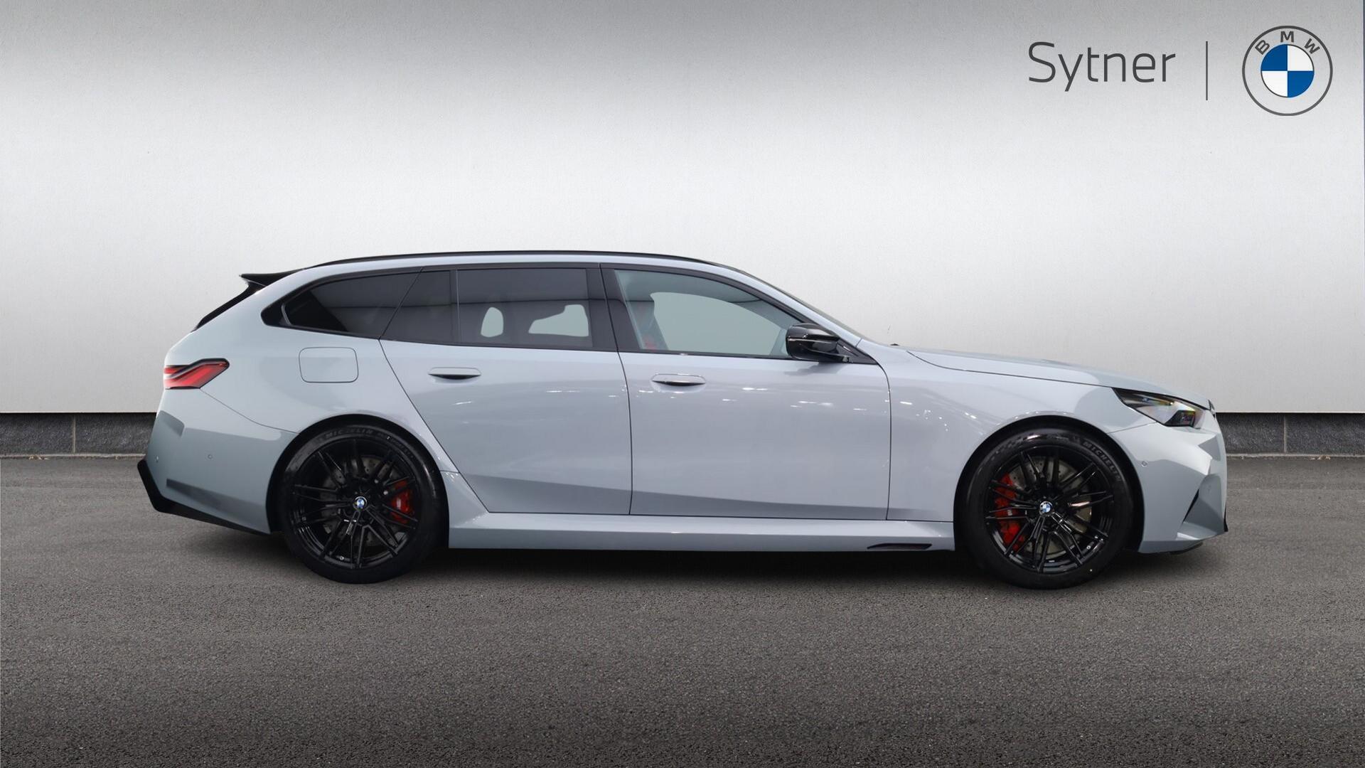 BMW M5 view 3
