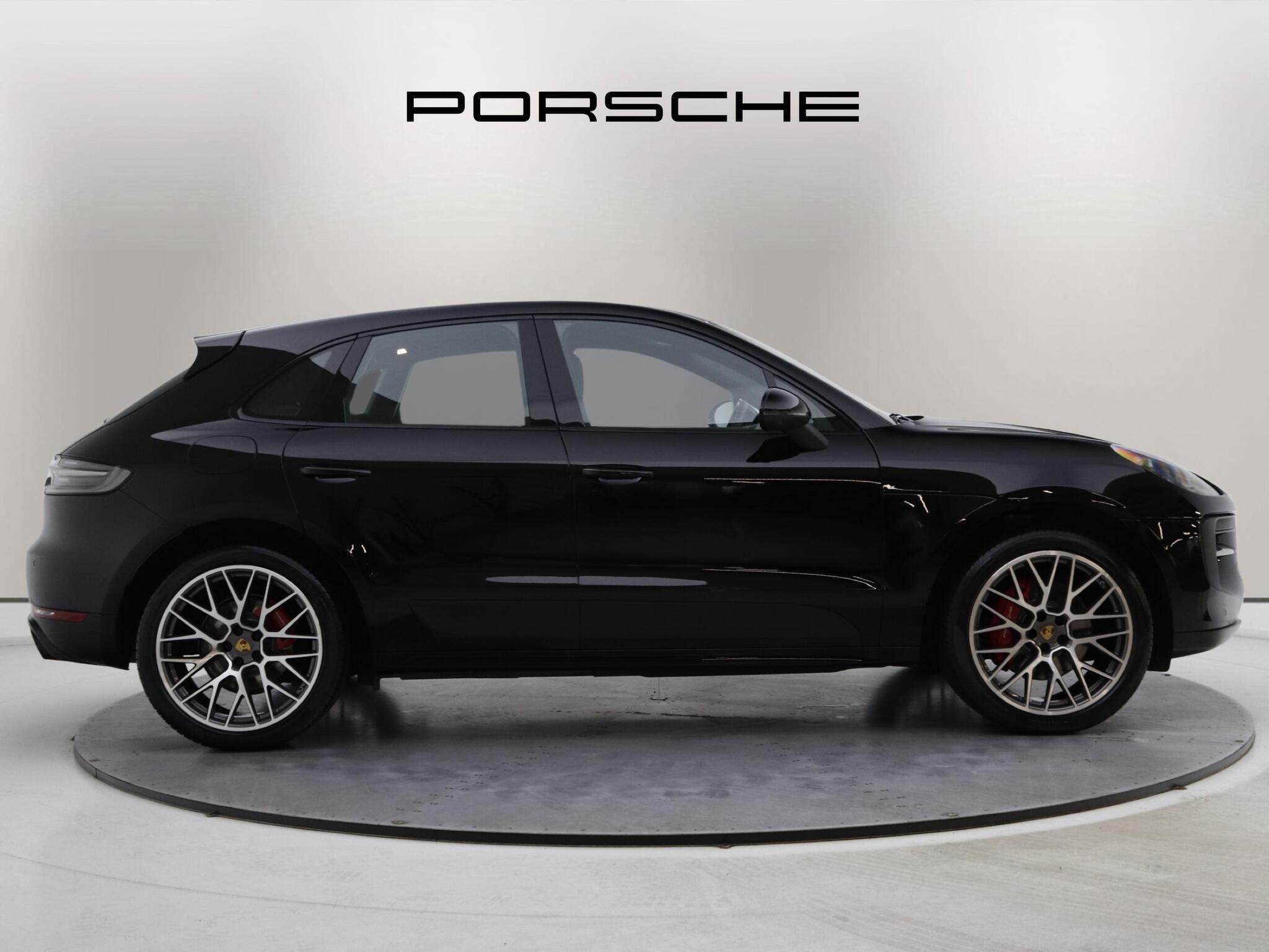 Porsche Macan view 3