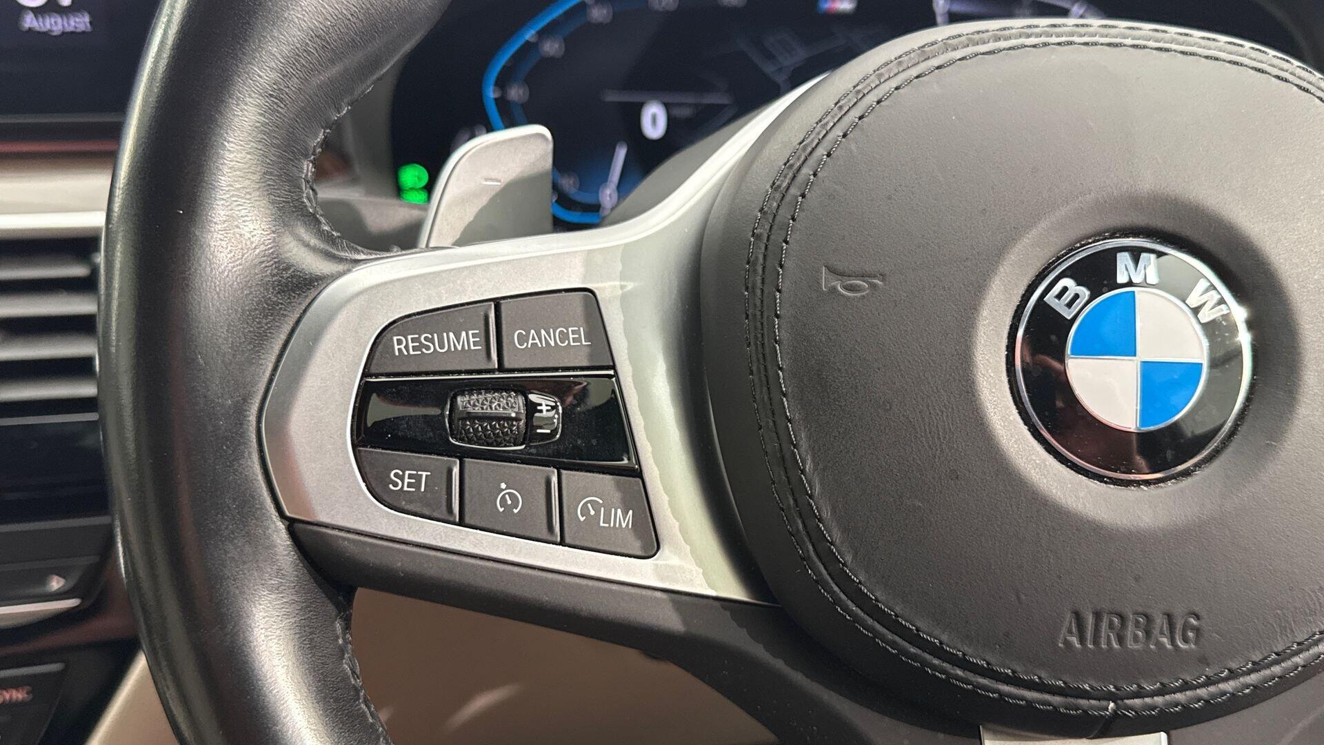 BMW 5 Series view 17