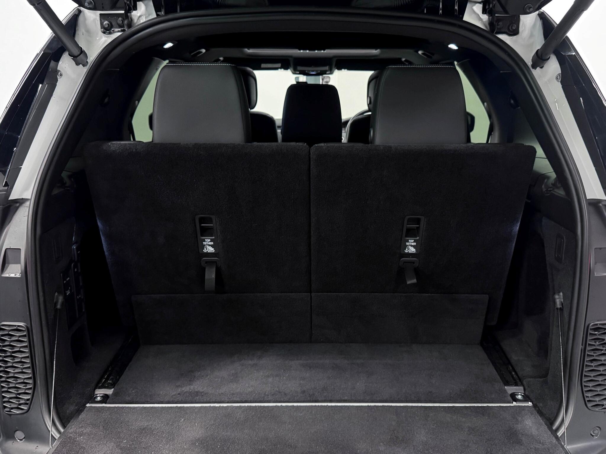 Land Rover Discovery view 8