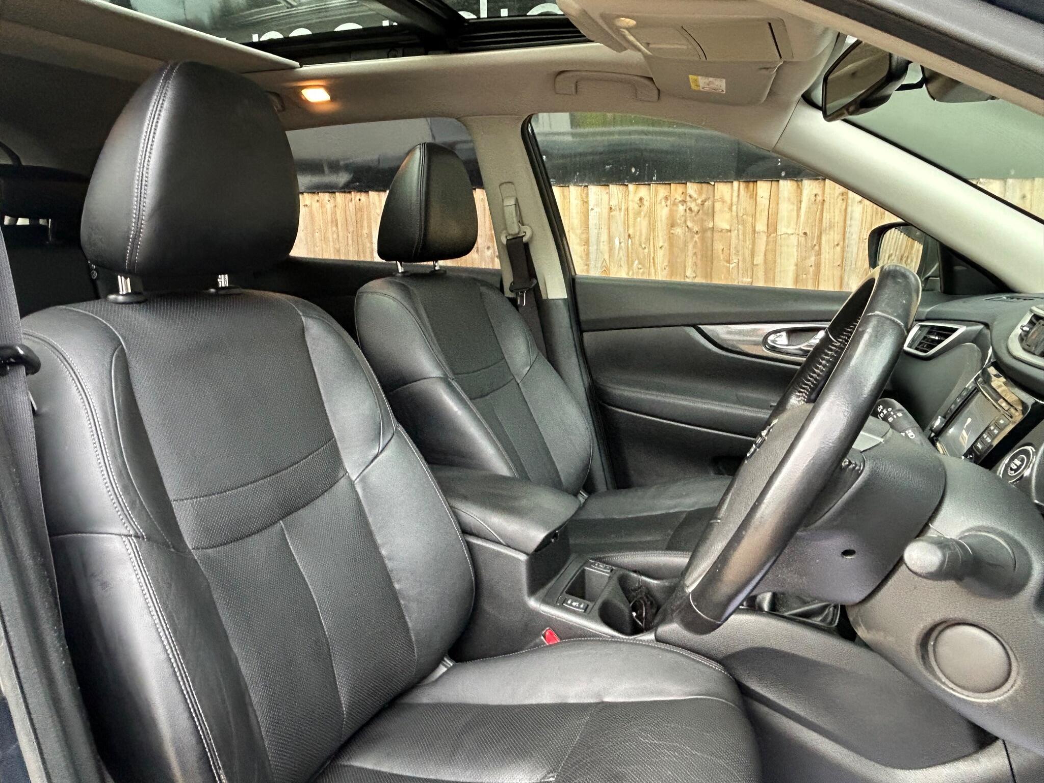 Nissan X-Trail view 3