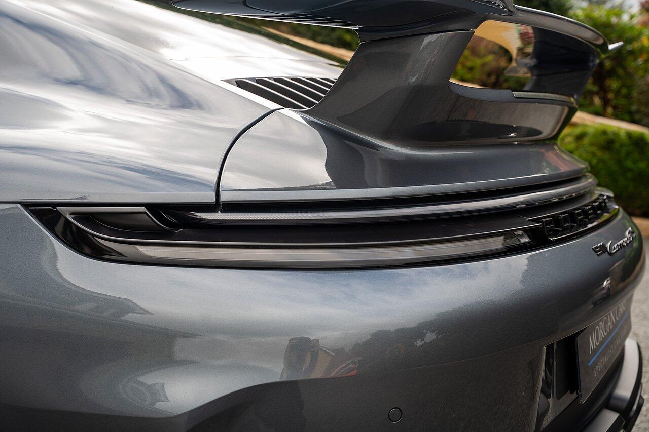 Porsche 911 view 17