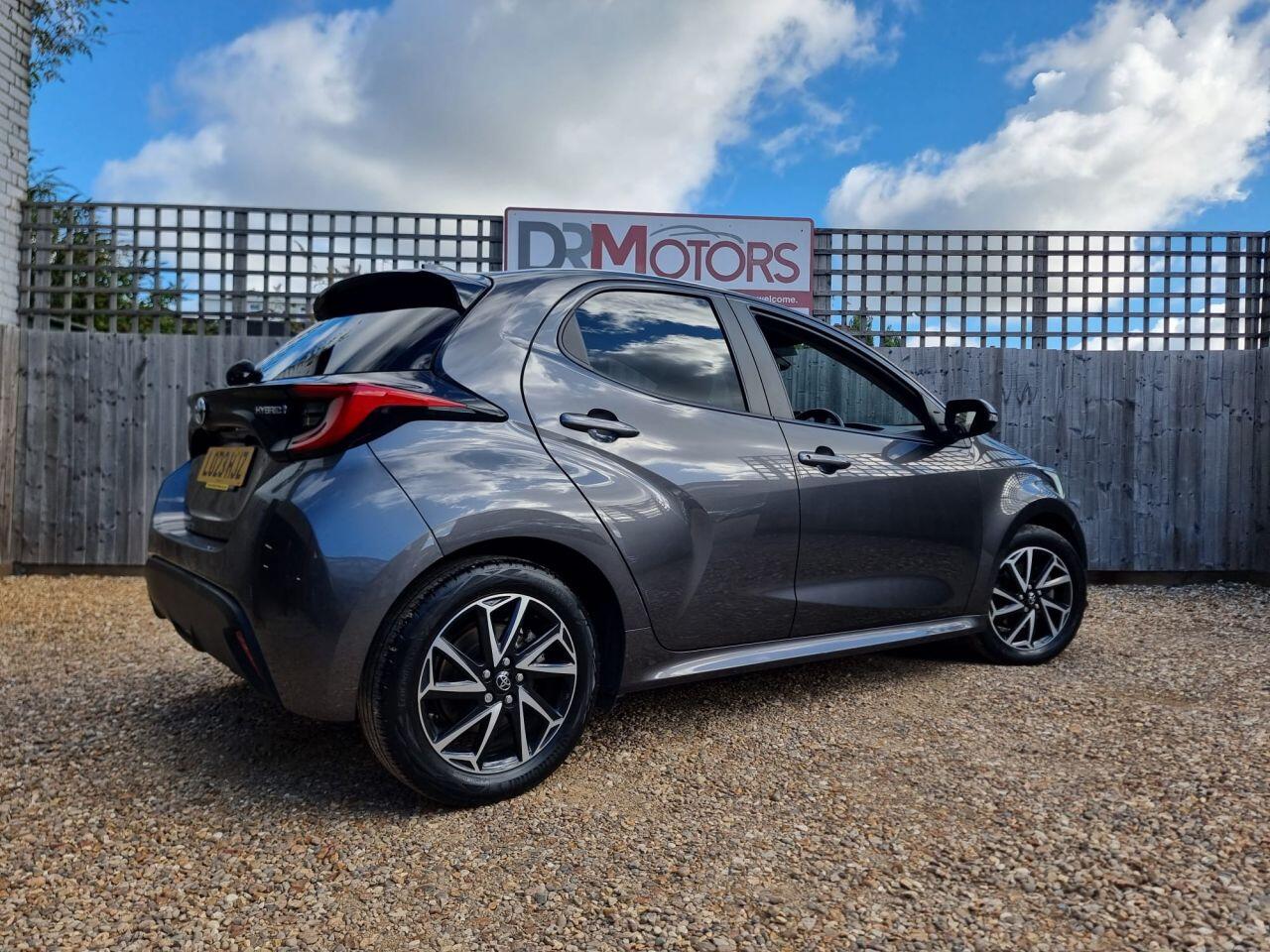 Toyota Yaris view 25