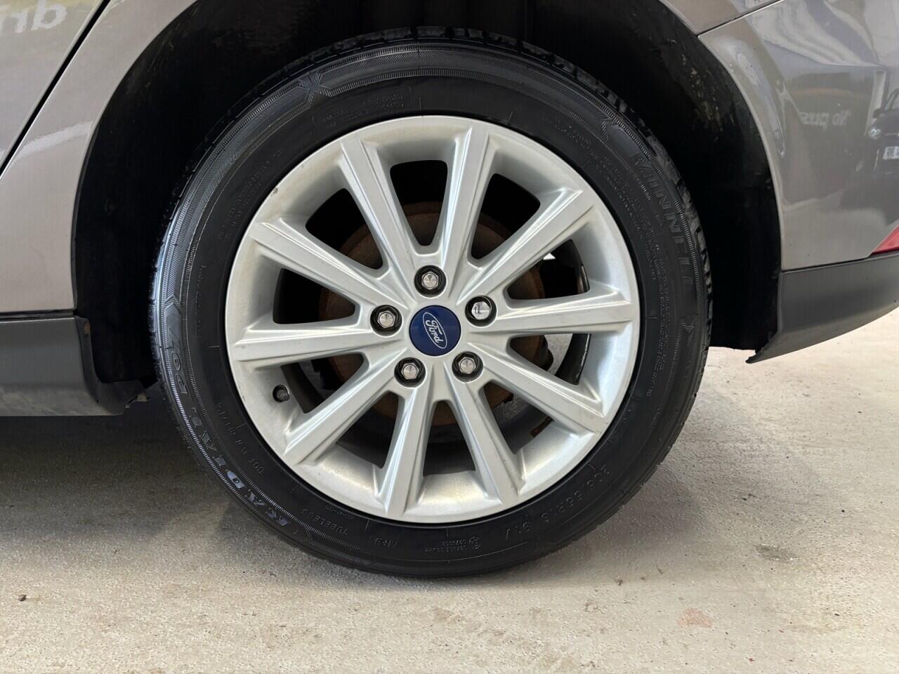 Ford Focus view 10