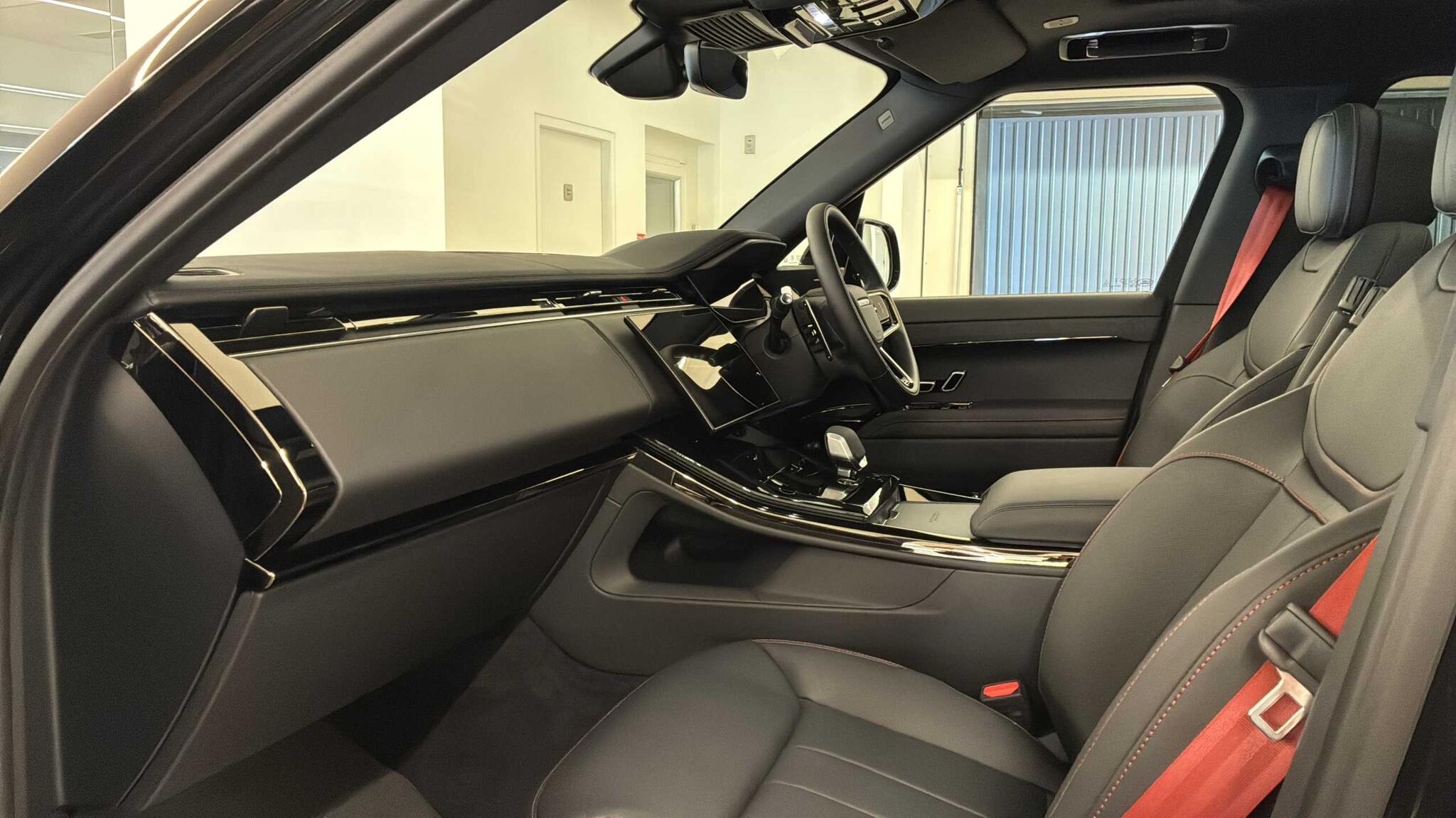 Land Rover Range Rover Sport view 3
