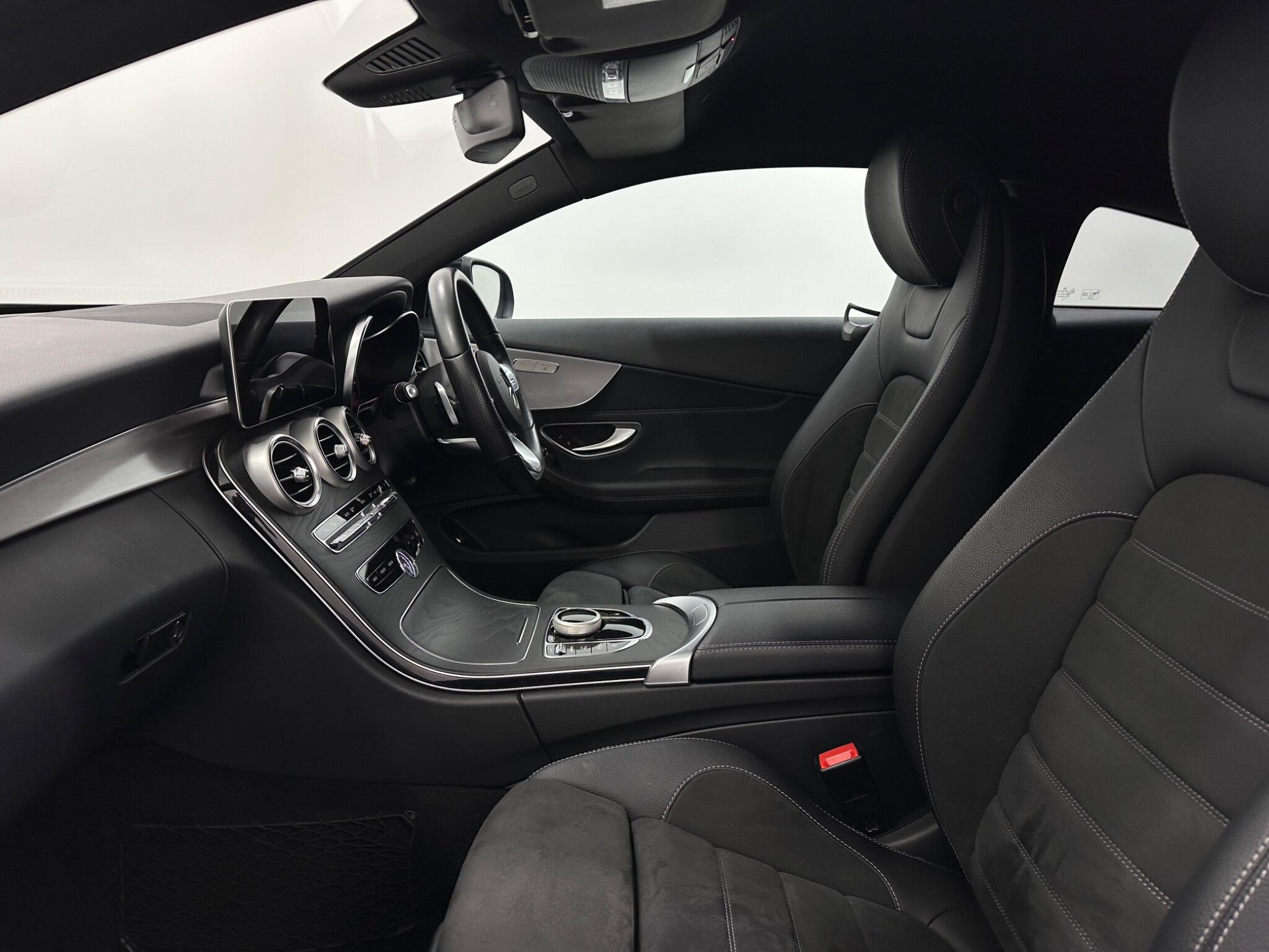 Mercedes-Benz C-Class view 36