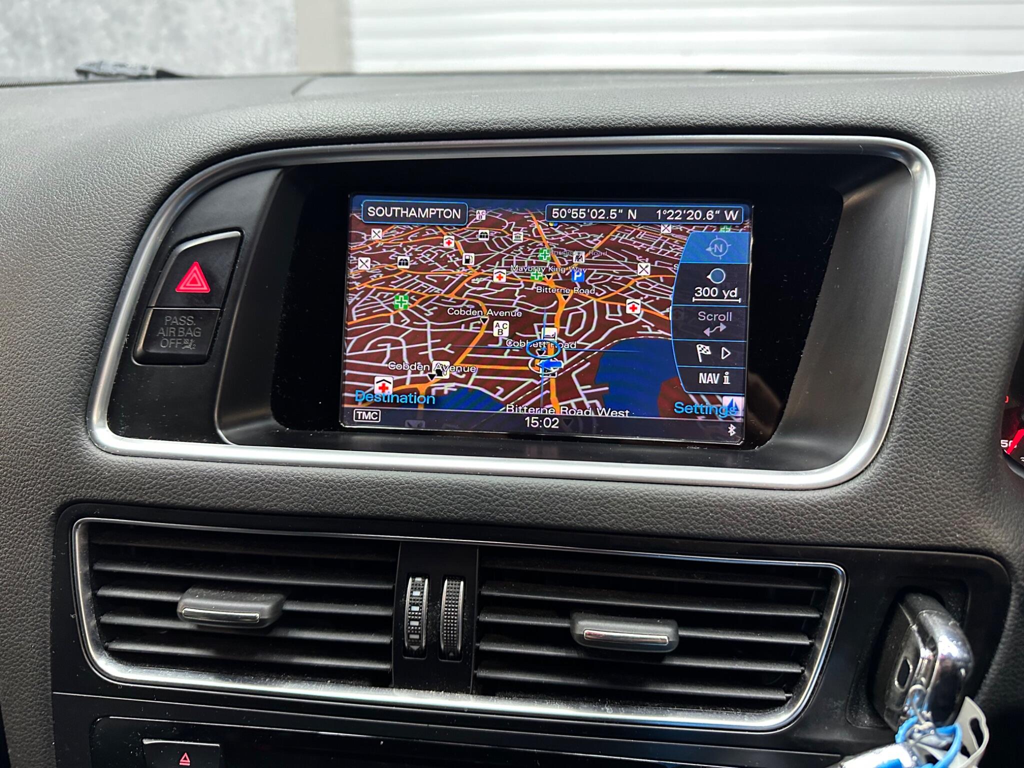 Audi Q5 view 14