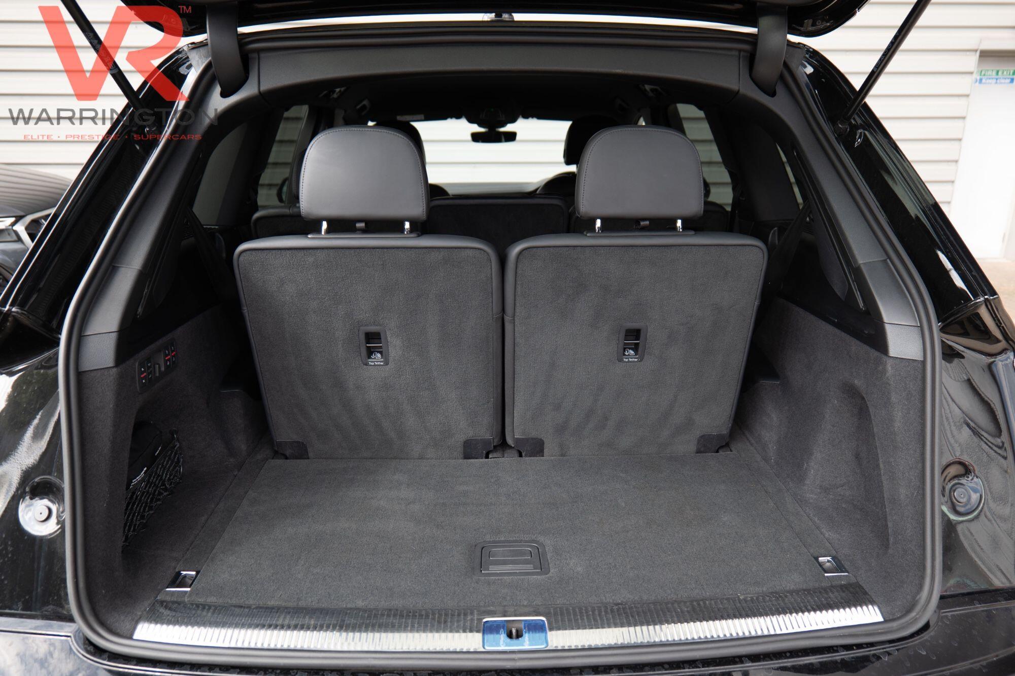 Audi Q7 view 18