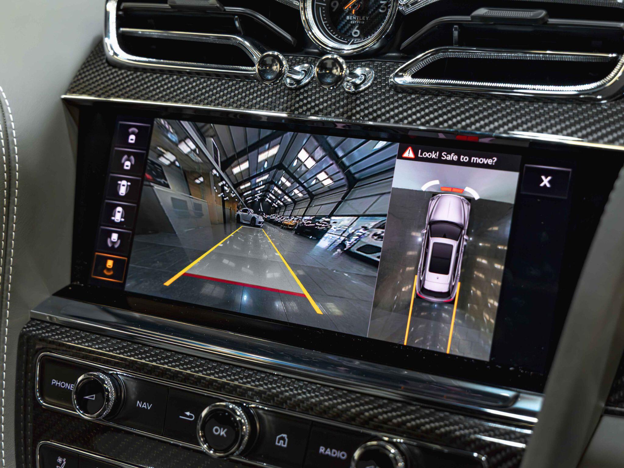 Bentley Bentayga view 25