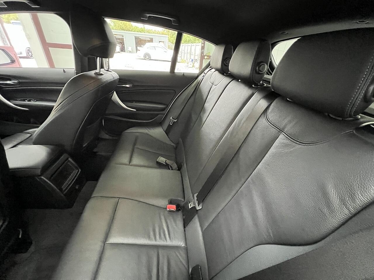 BMW 1 Series view 19