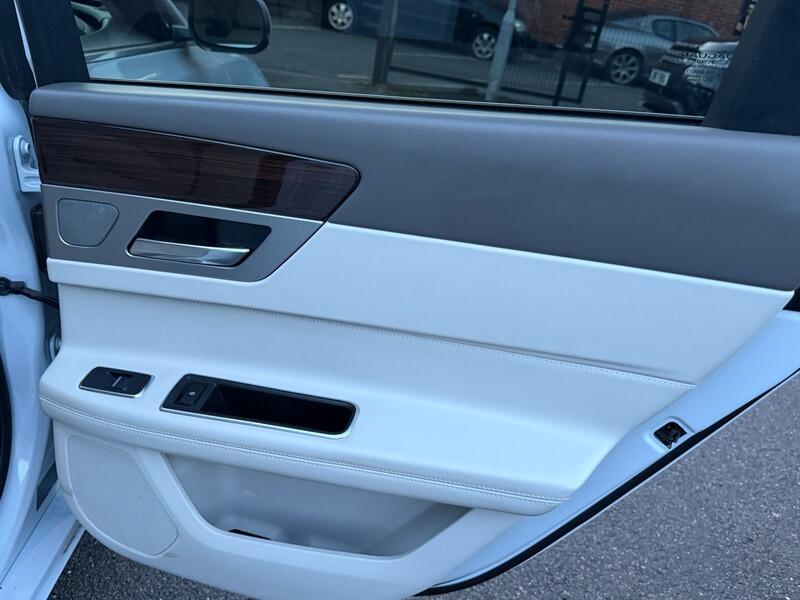 Jaguar XF view 58