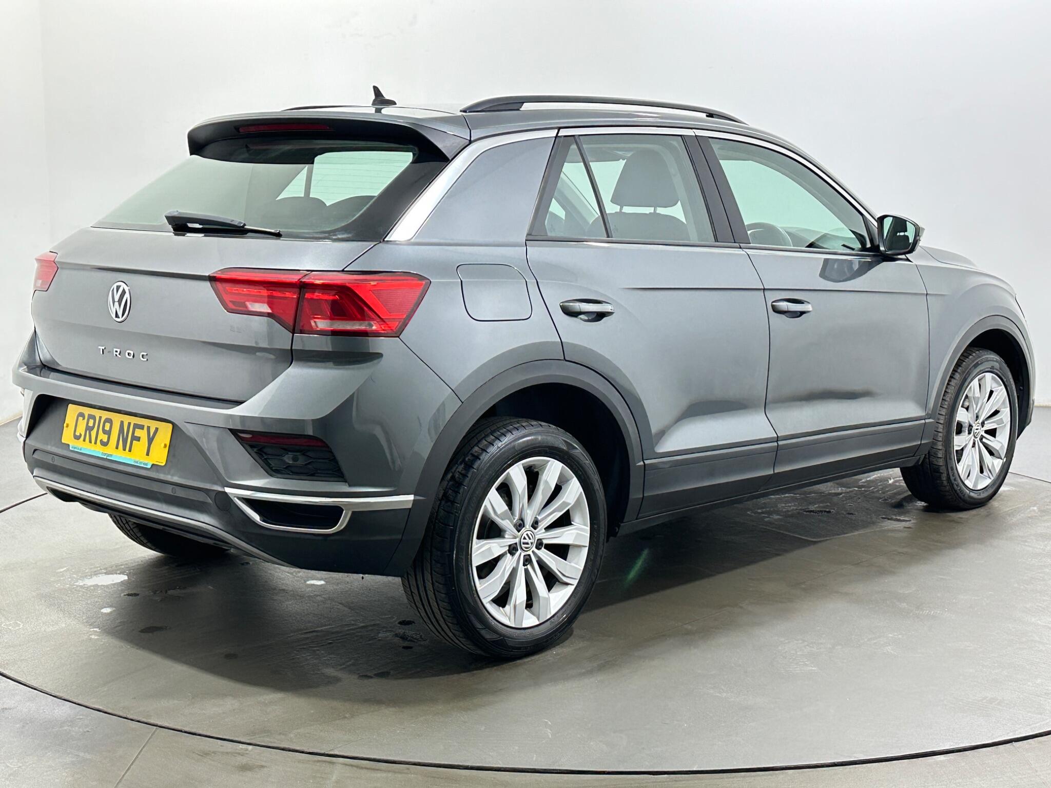 Volkswagen T-Roc view 8
