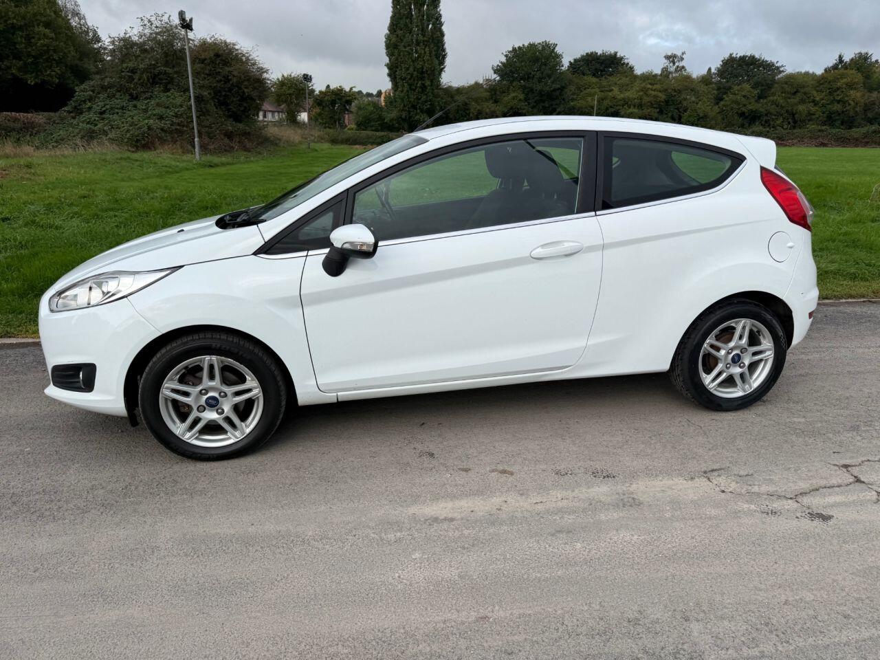 Ford Fiesta view 52