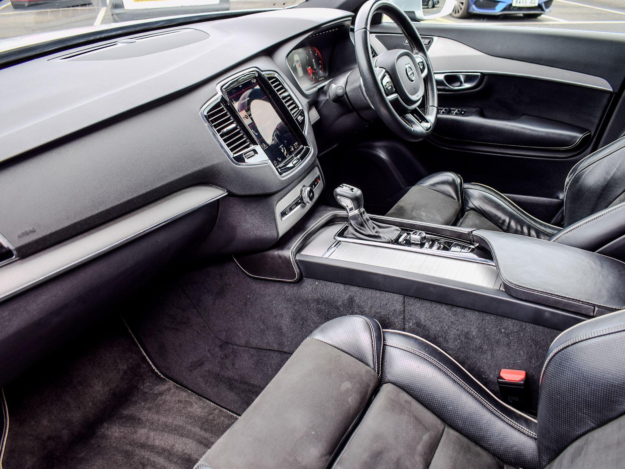 Volvo XC90 view 12
